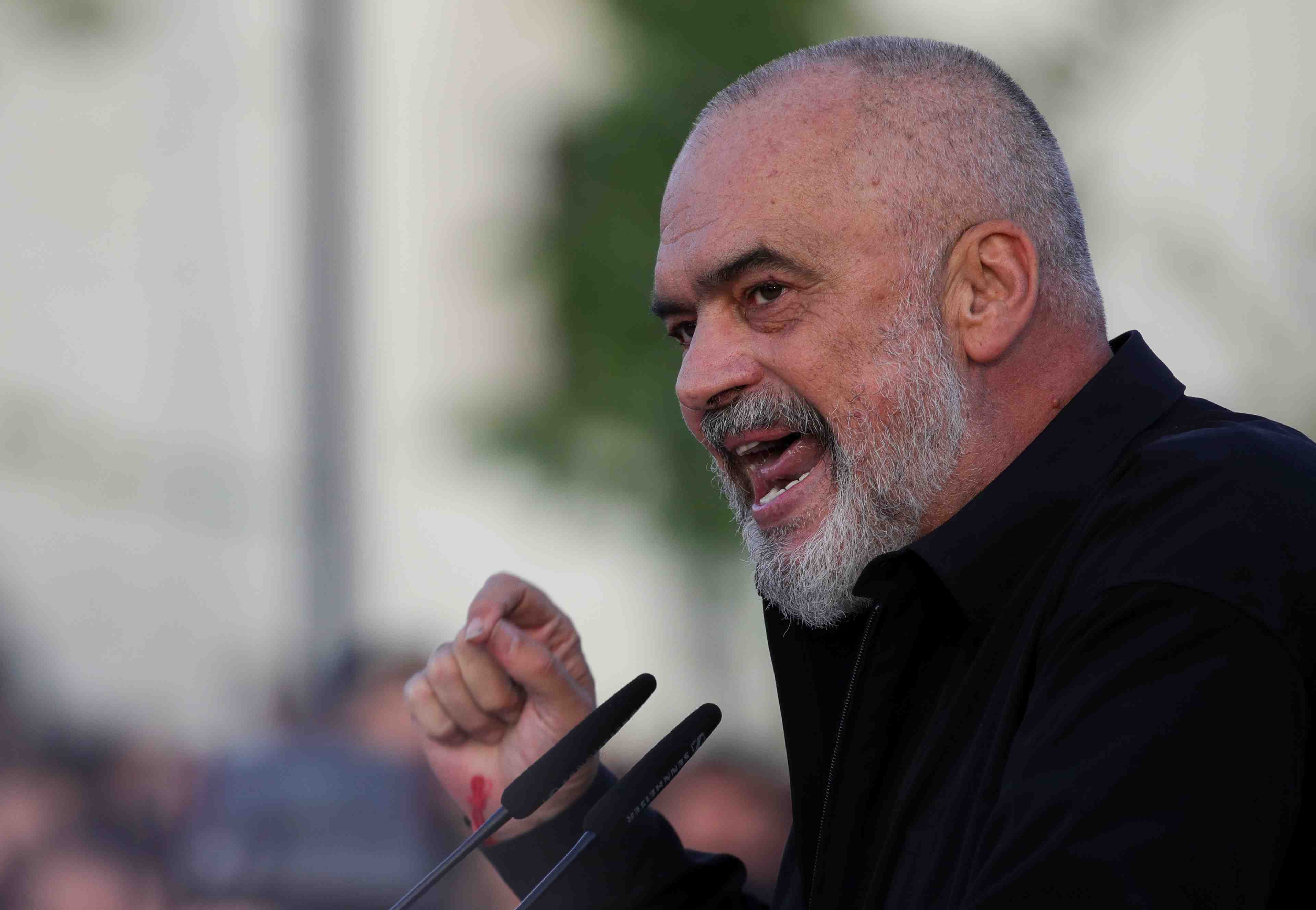 Albanie: le socialiste edi rama revendique une troisieme victoire aux legislatives