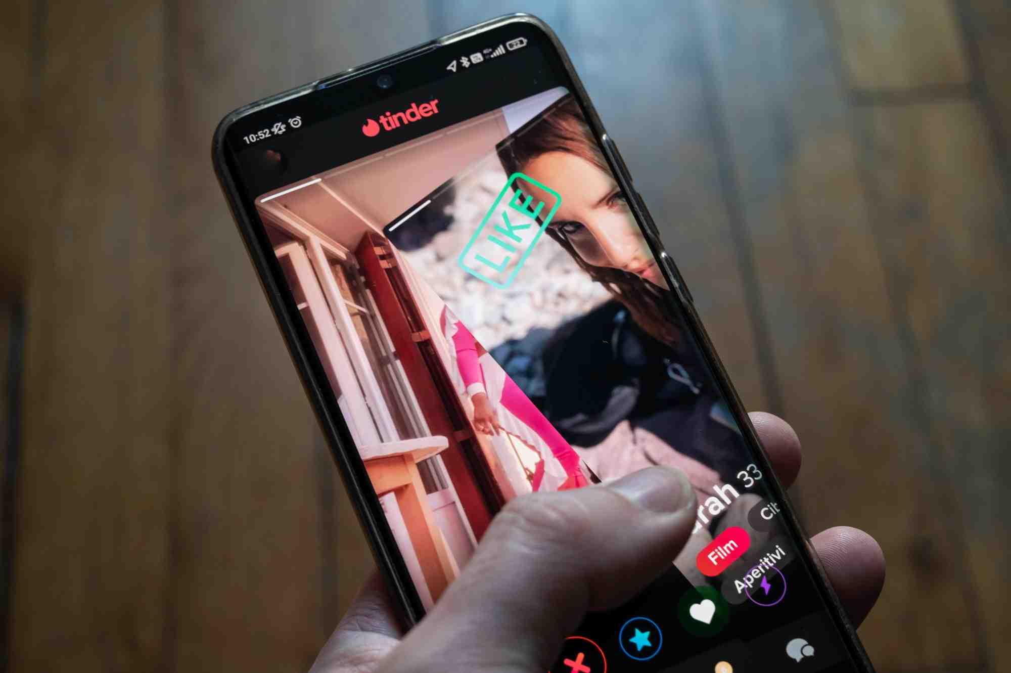 swipe, like, tinder, smartphone, interface gestuelle,