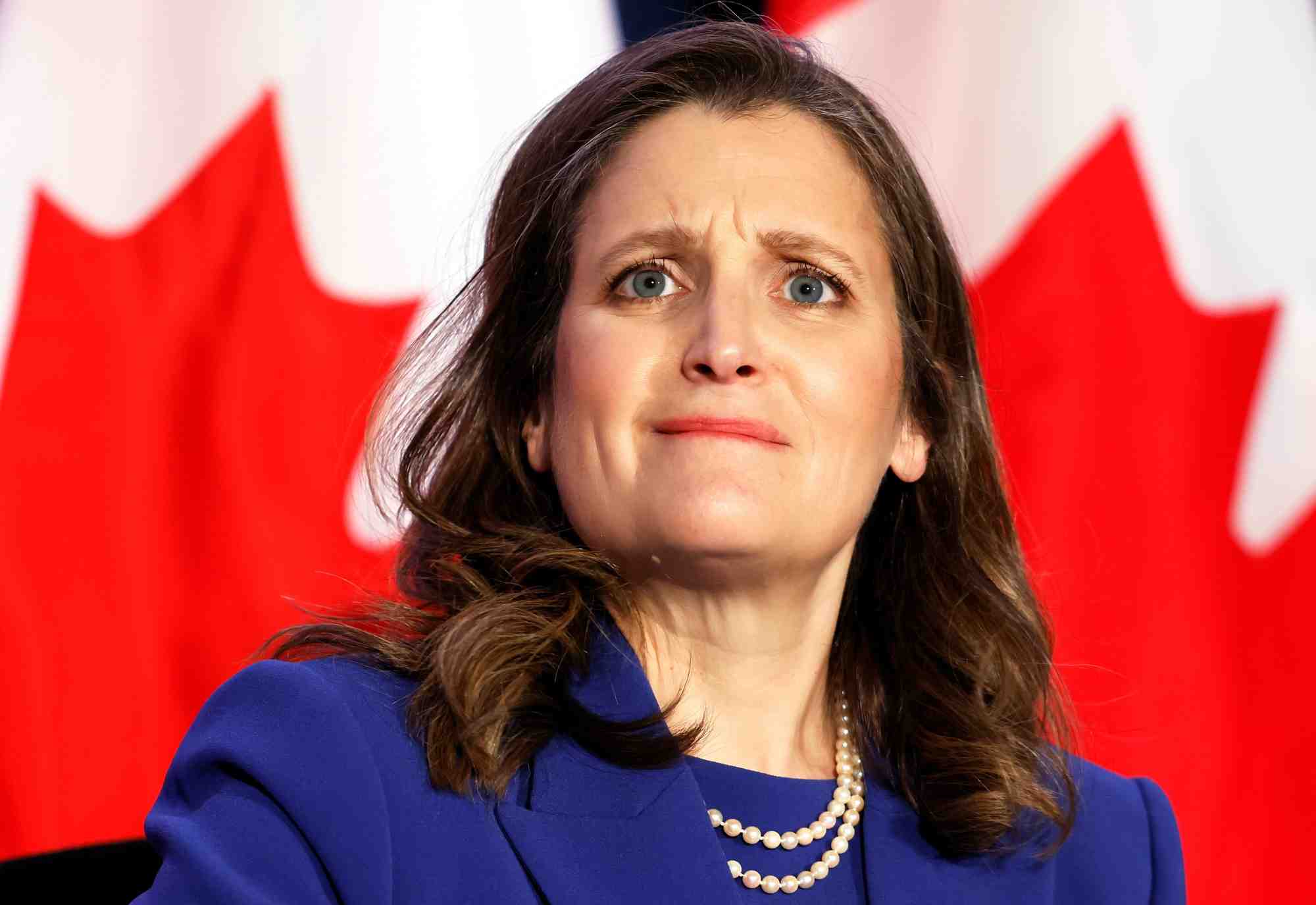 La ministre des finances du canada, chrystia freeland, tient une conference de presse a ottawa
