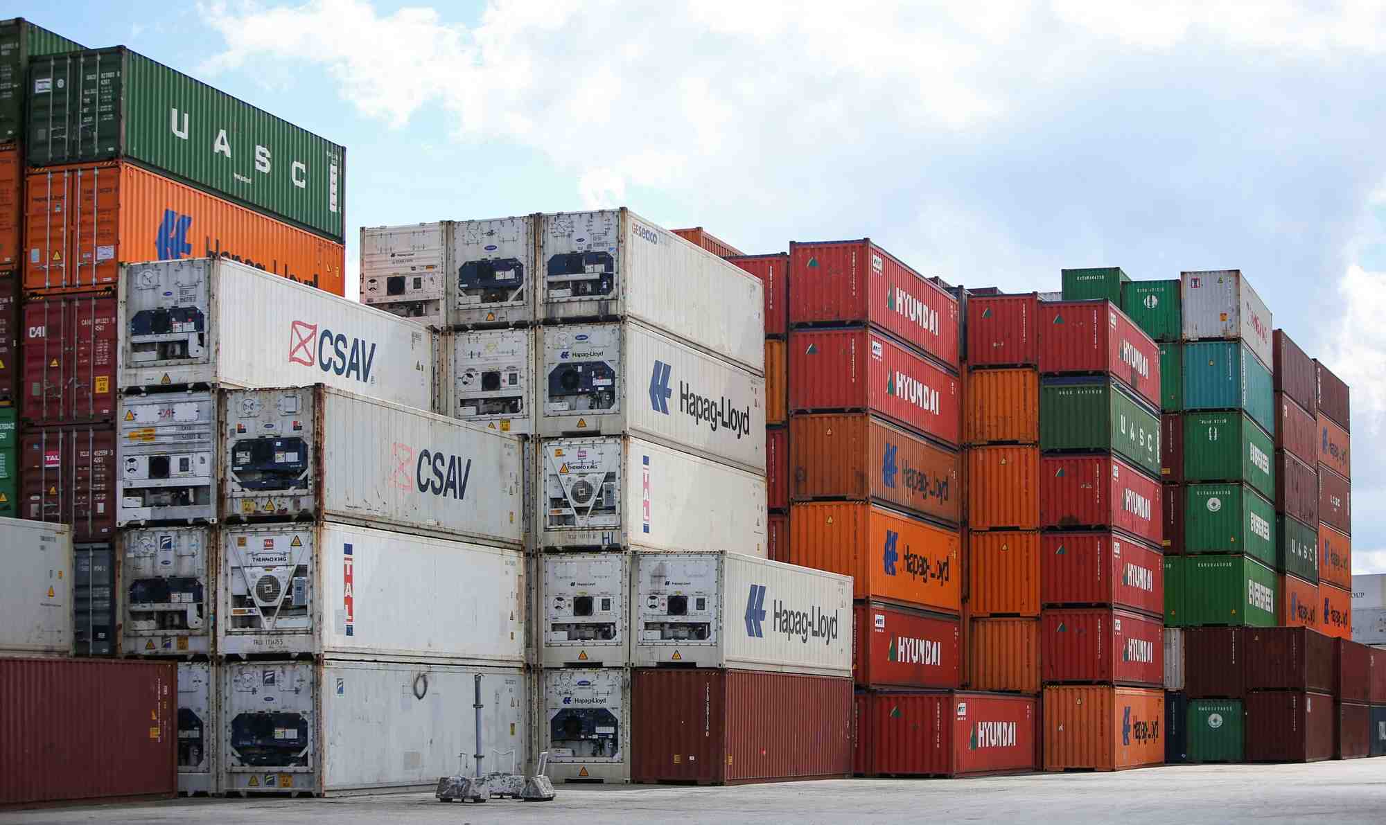 Ce recul mensuel des exportations s'explique par un net tassement des flux vers les pays de l'UE.