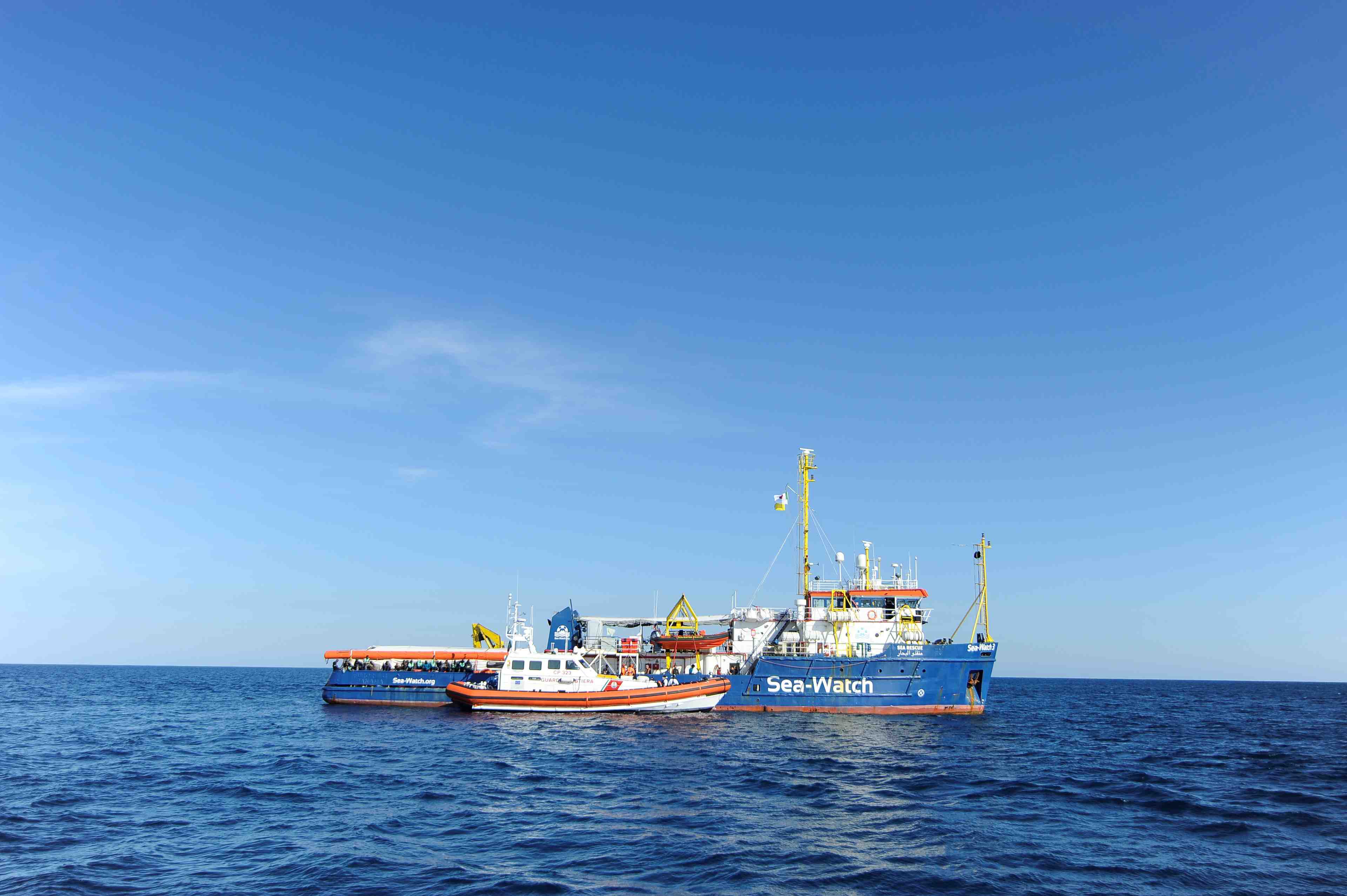 Les migrants du sea watch 3 vont pouvoir debarquer, annonce conte