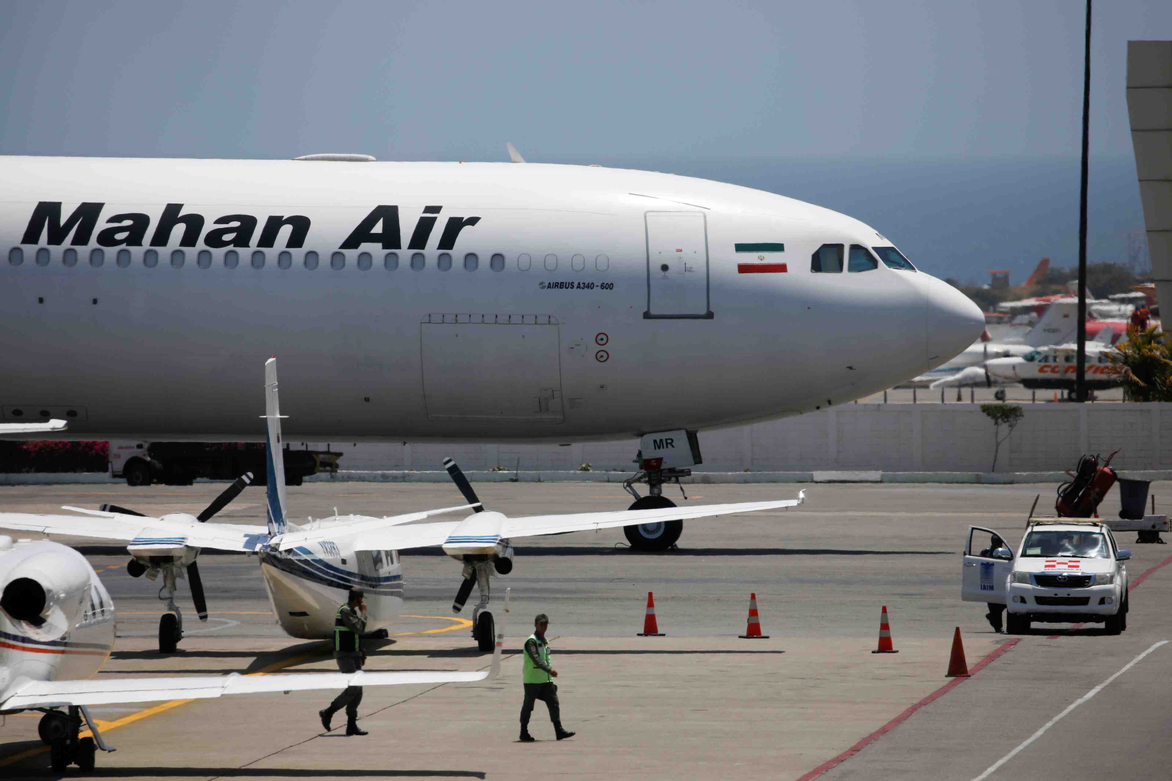 Deux chasseurs us a proximite d'un avion commercial iranien, dit l'iran