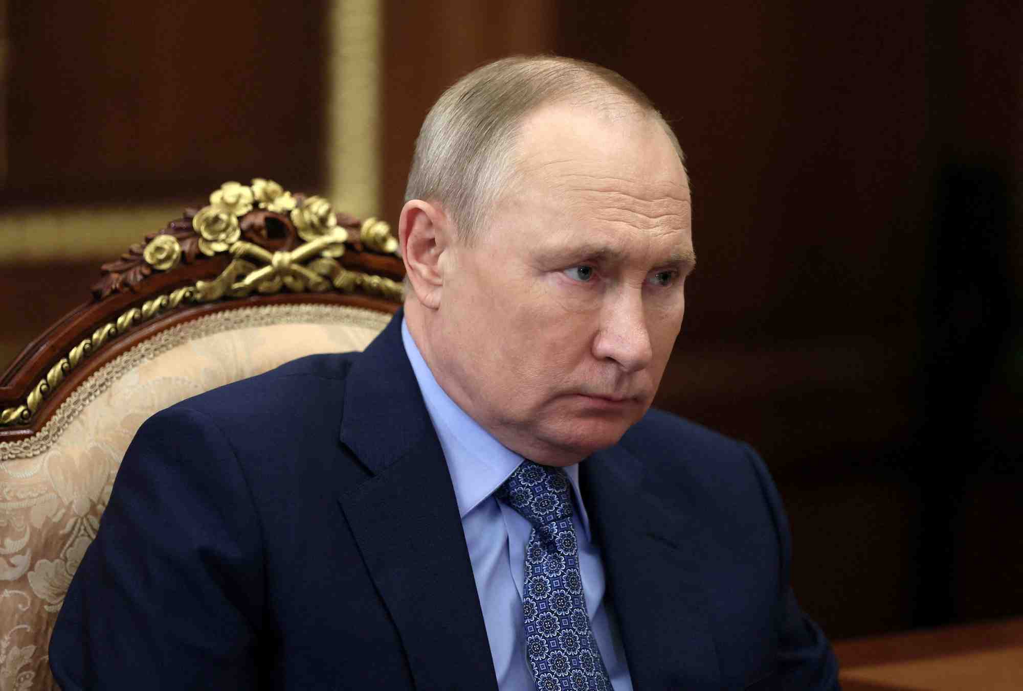 Ukraine: l'entourage de poutine "a trop peur pour lui dire la verite", selon un responsable americain