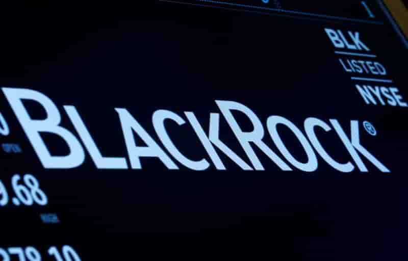 Arkema: blackrock franchit le seuil de 10% du capital, annonce l'amf