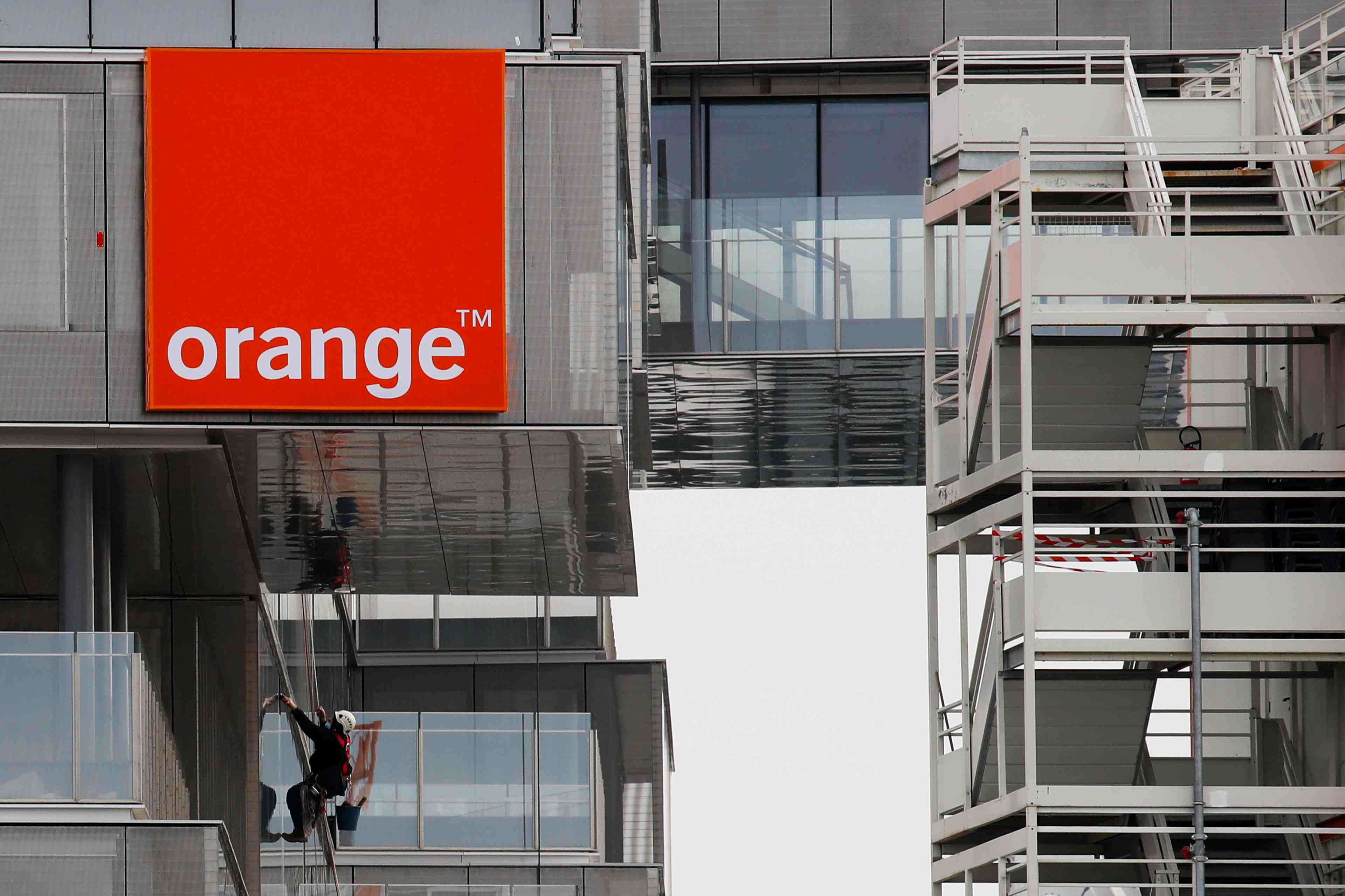 La situation est redevenue normale sur les numeros d'urgence, dit le pdg d'orange