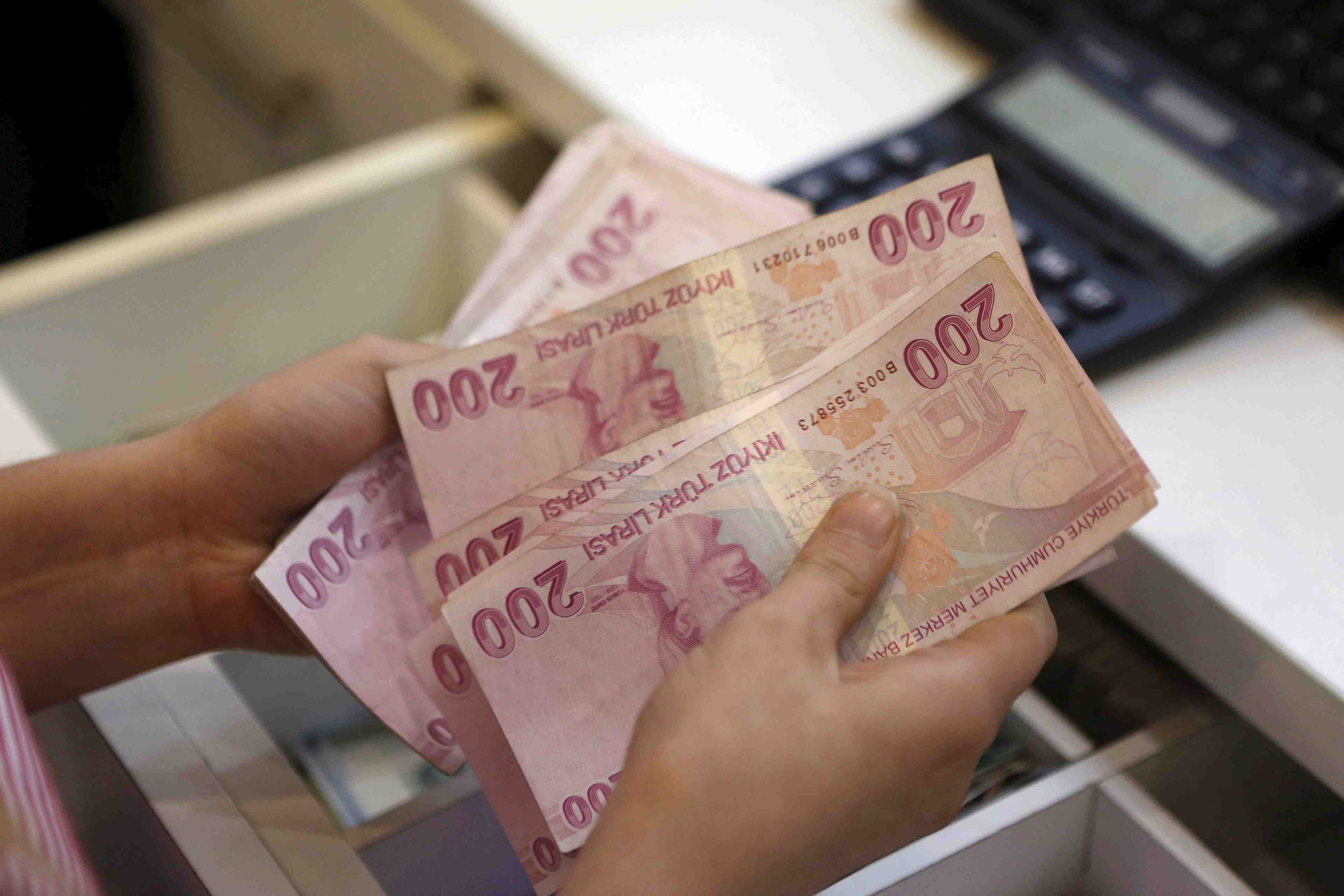 Turquie: baisses de prix massives pour contrer l'inflation