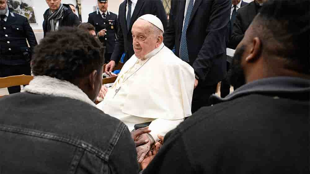 L'état de santé fragile du souverain pontife devrait l'empêcher de participer aux célébrations saintes de cette année.