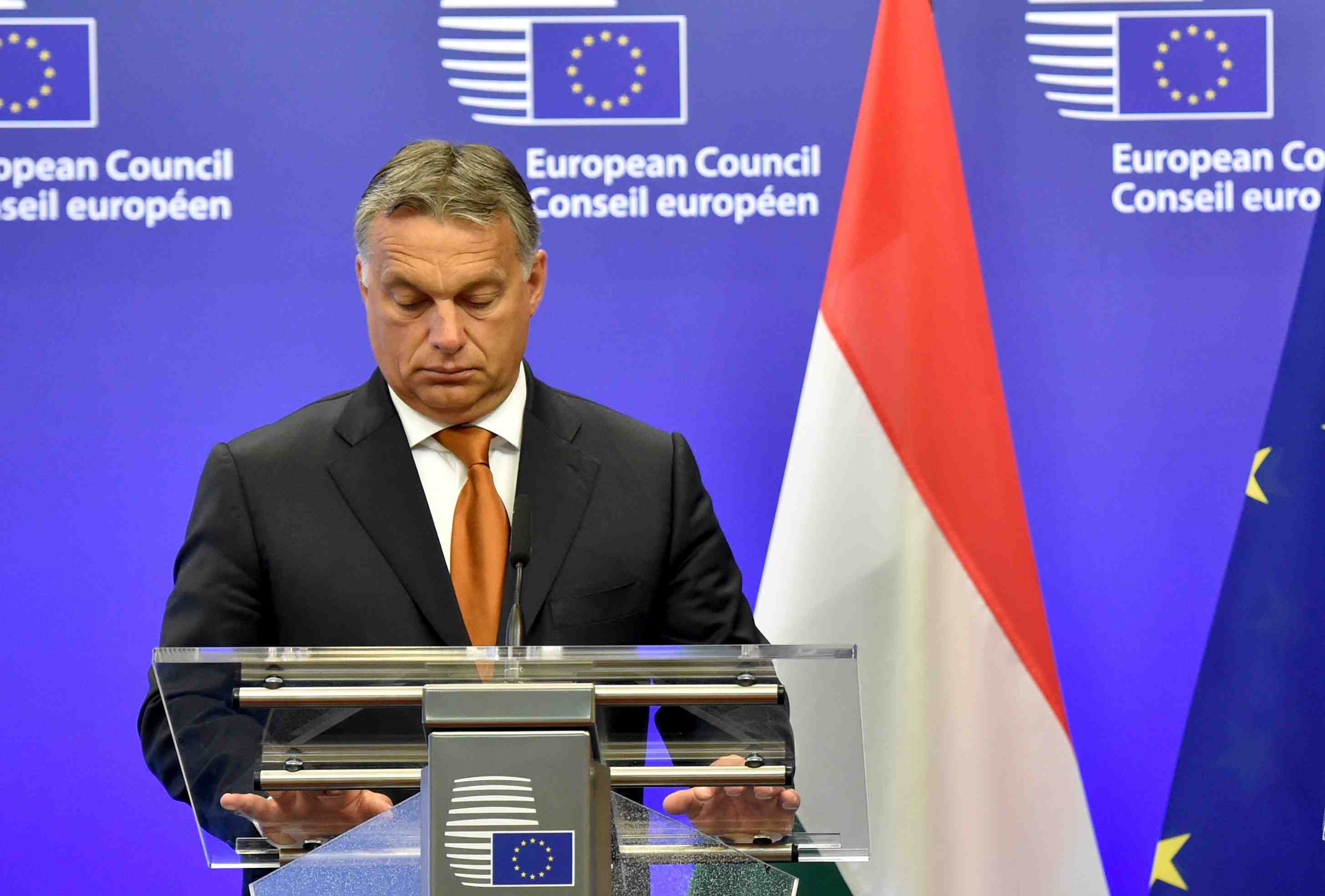 Viktor orban defend l'erection d'une cloture entre la hongrie et la serbie