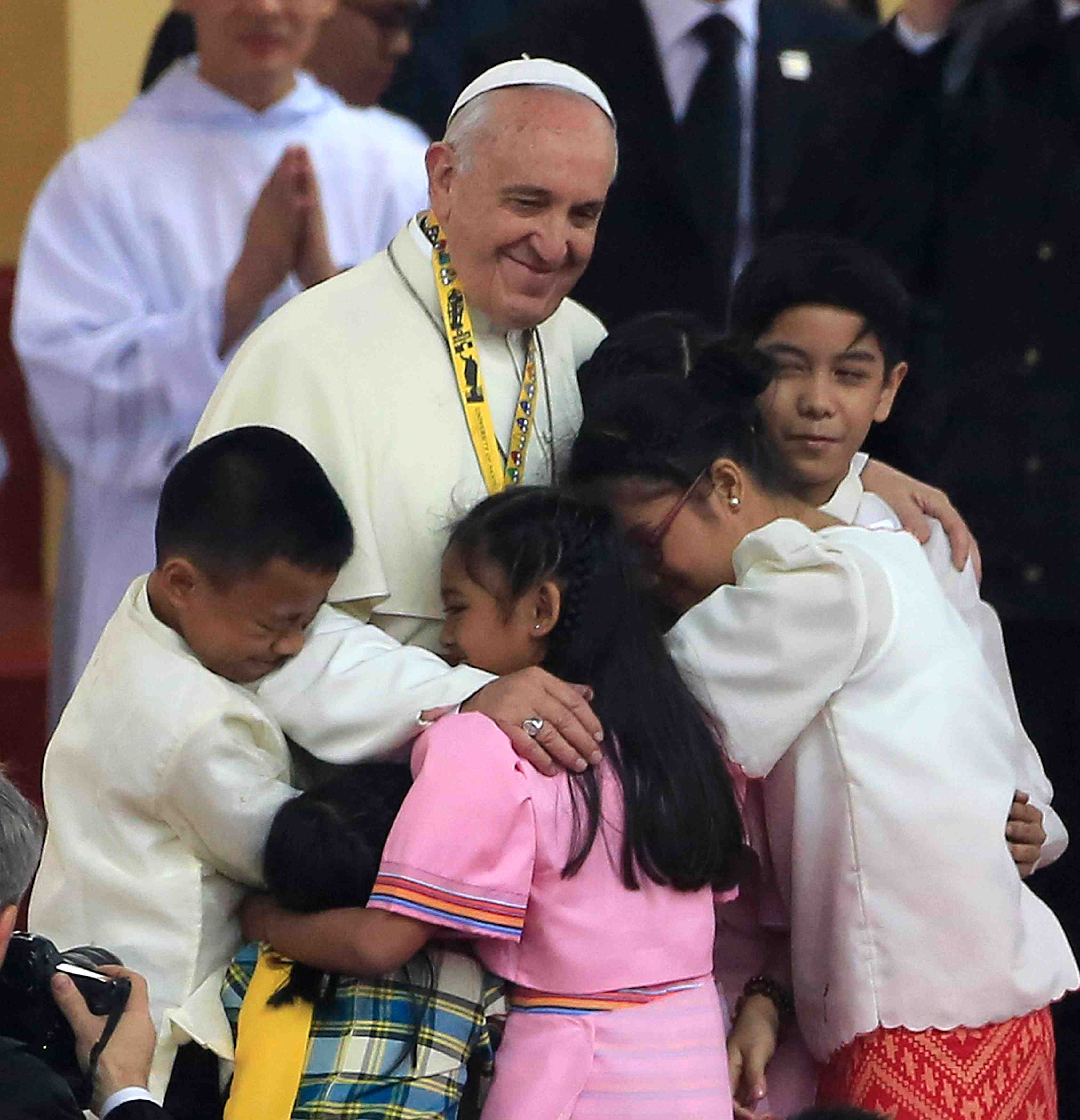 A manille, le pape appelle le monde a ne pas negliger la souffrance des enfants