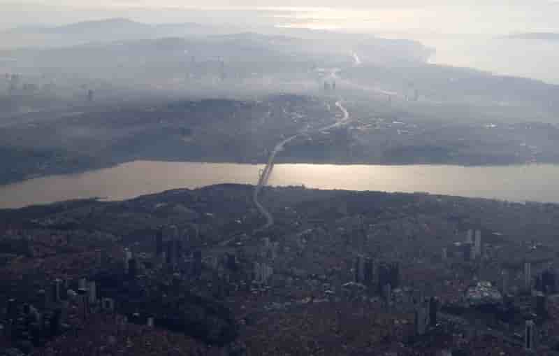 Spectaculaire accident sur le detroit du bosphore a istanbul