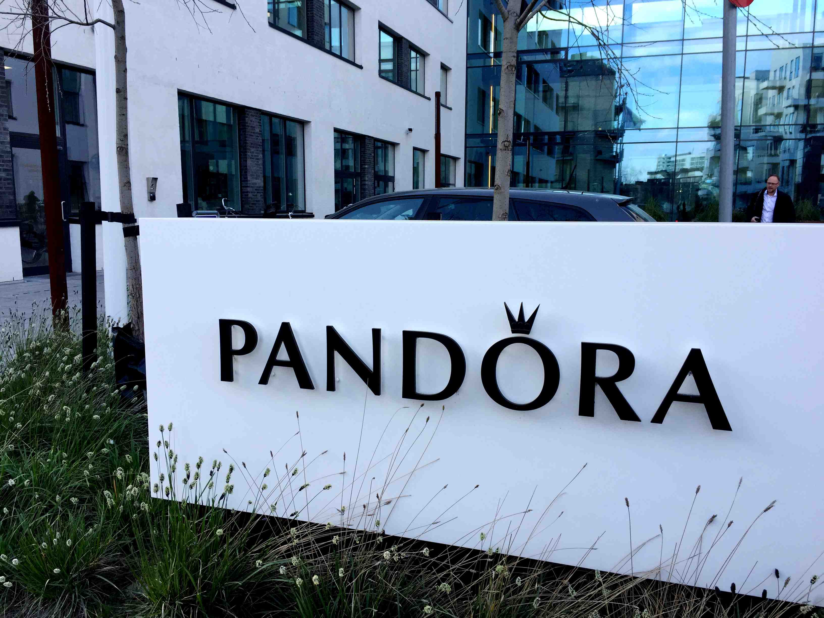Pandora va supprimer 1.200 postes, nouvelle baisse du ca au premier trimestre