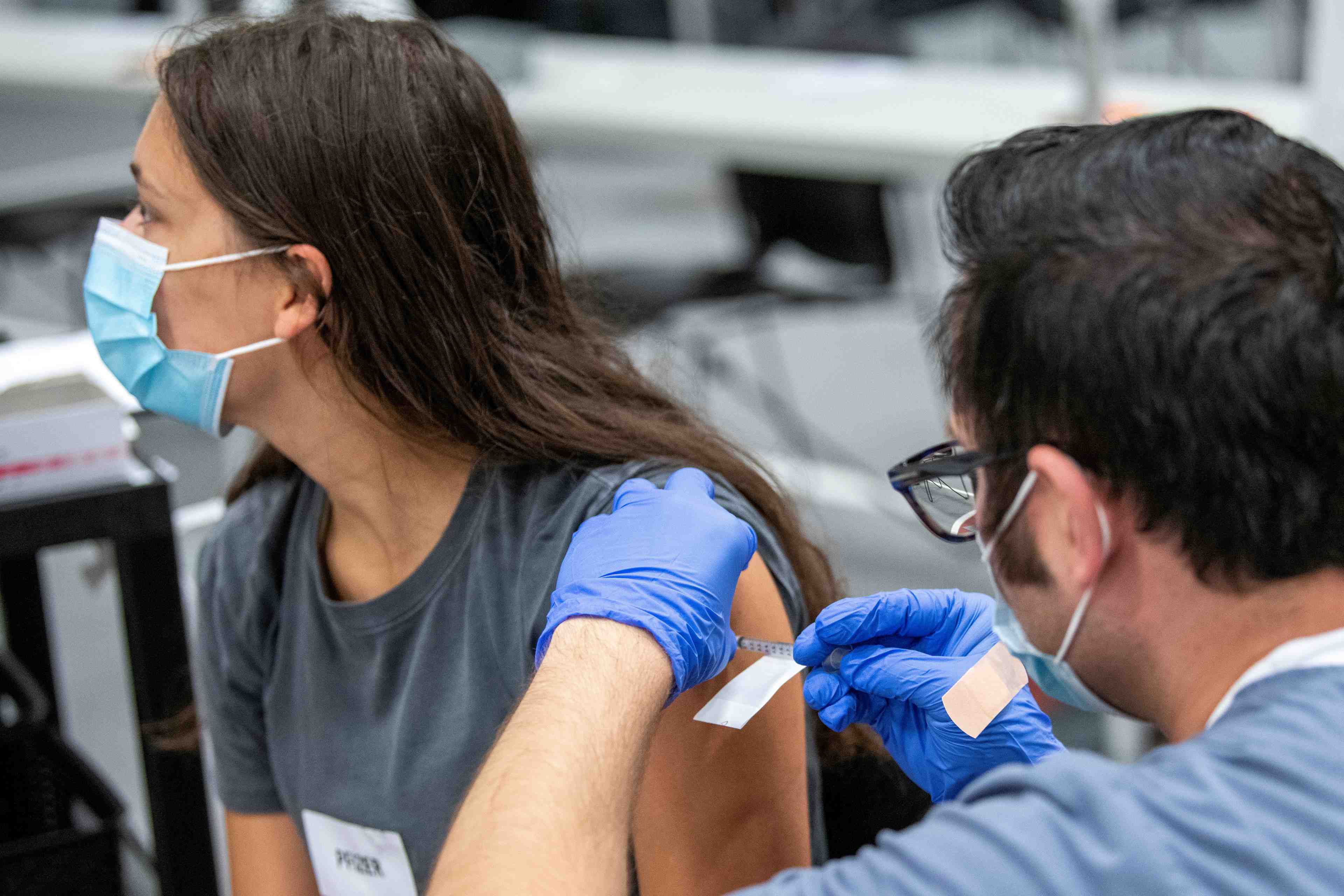 Etats-unis: biden oblige les sous-traitants de l'etat federal a se vacciner contre le covid-19