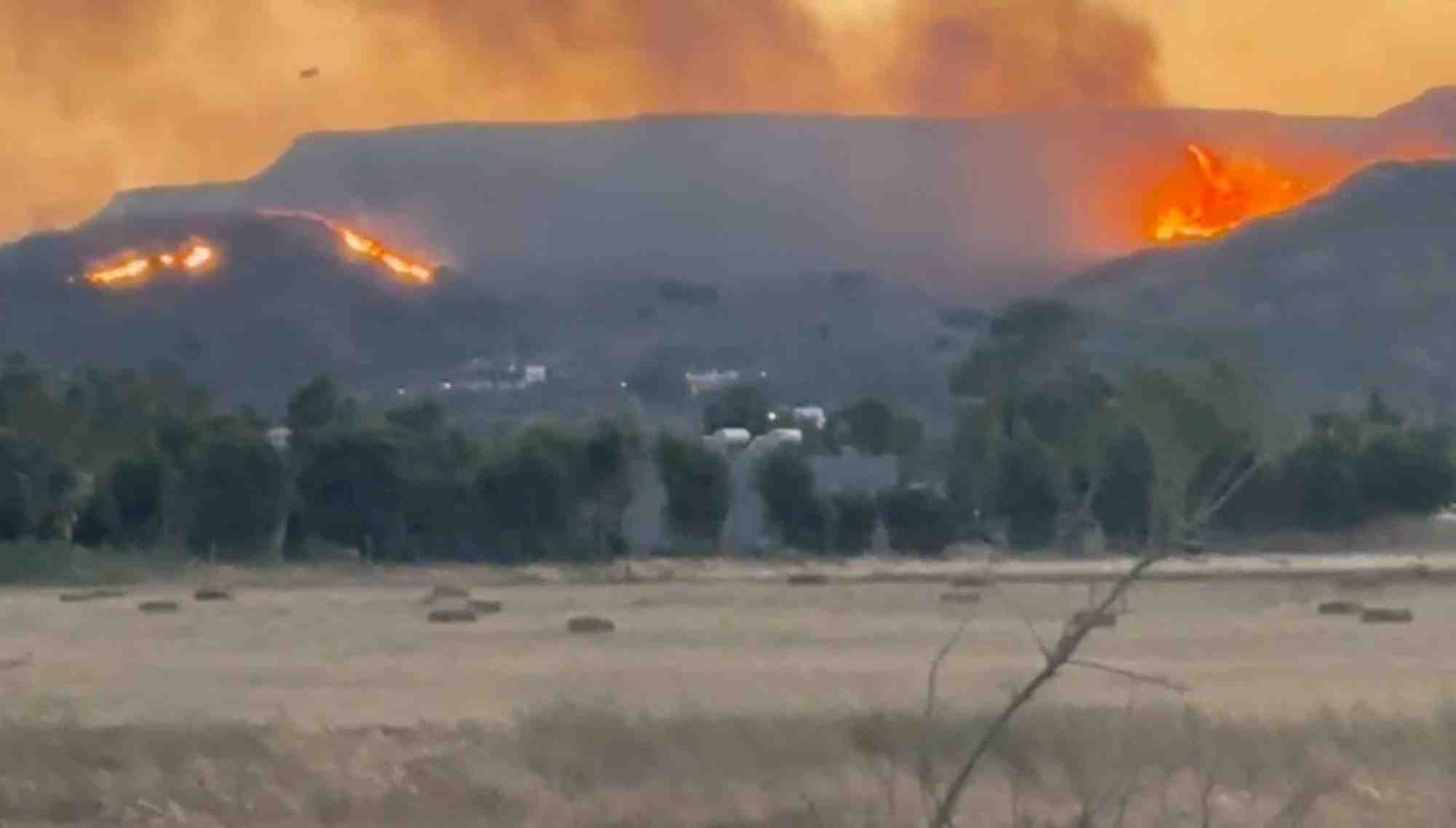 Vue de l'incendie autour de l'ile de kos