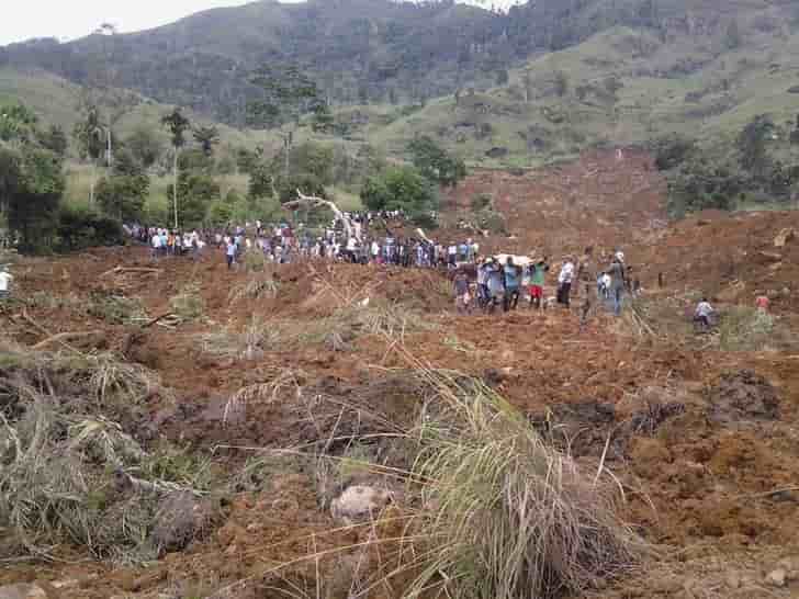 Une centaine de morts dans un glissement de terrain au Sri Lanka