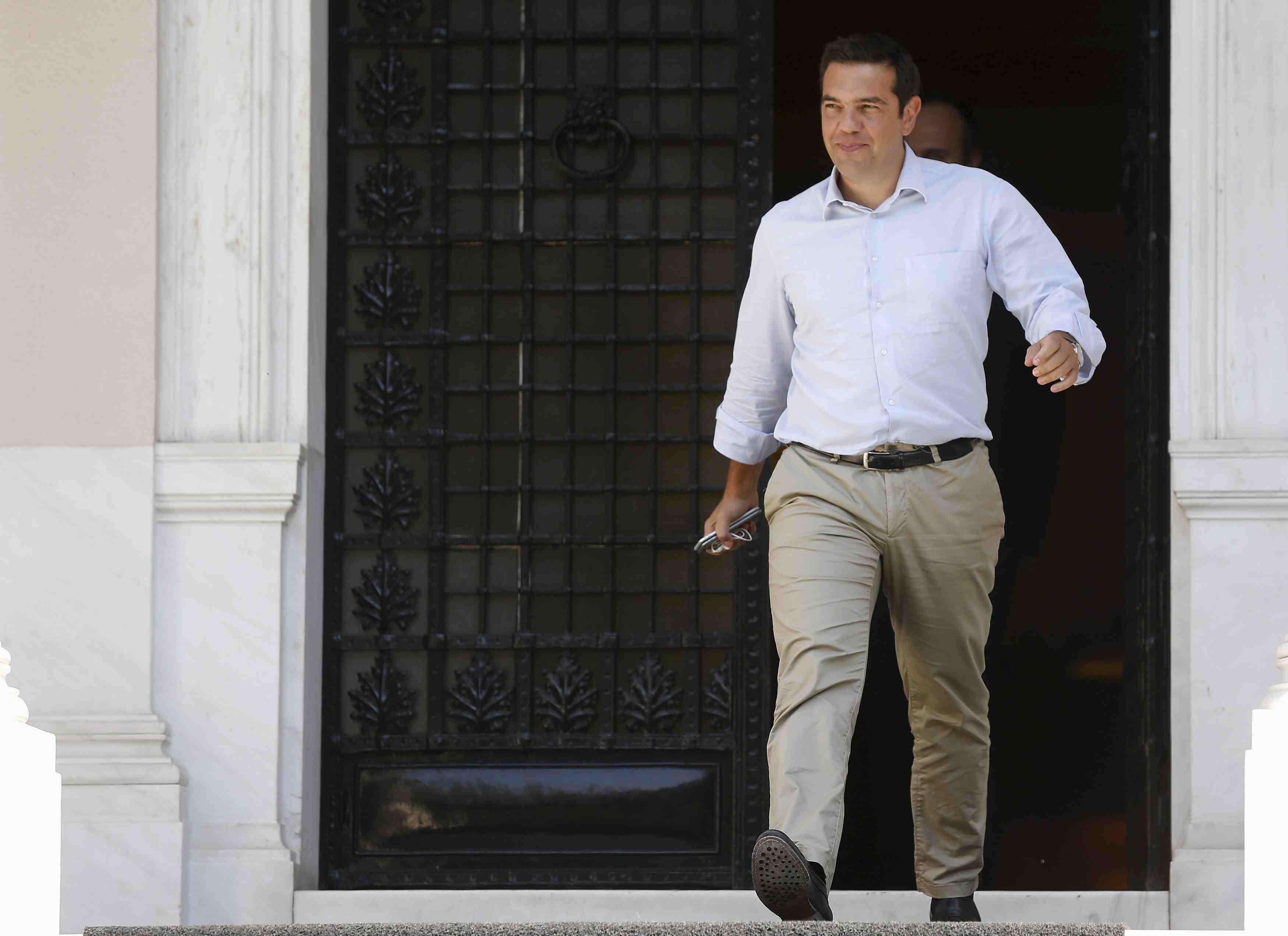 Alexis tsipras demissionne et demande a nouveau la confiance des electeurs grecs