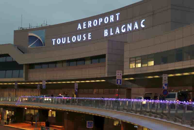 Les opposants a la privatisation de l'aeroport de toulouse deboutes