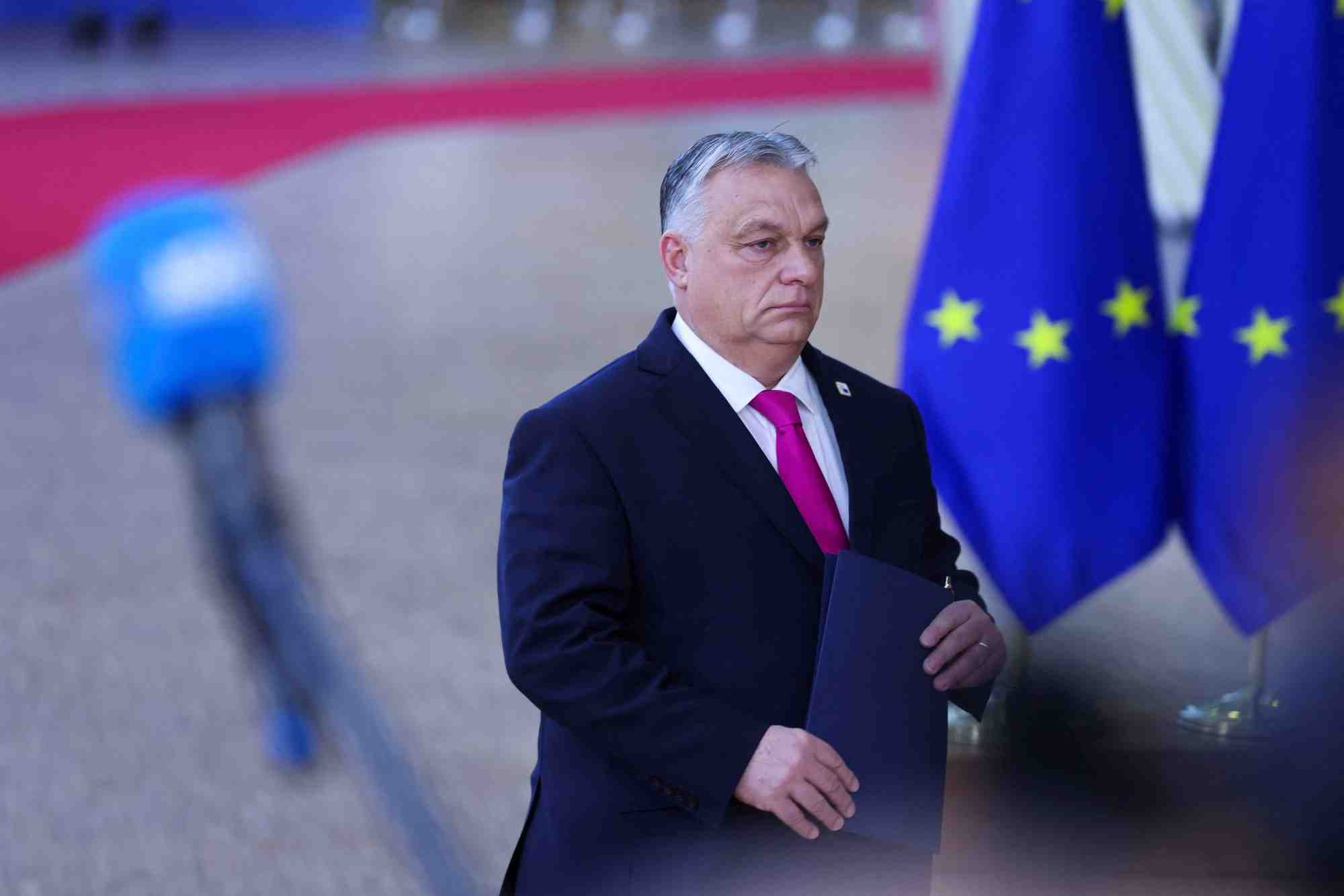 Au total, 21 milliards de fonds européens destinés à la Hongrie sont encore gelés par l'UE dans le cadre de différentes procédures, en raison des manquements à l'Etat de droit reprochés à Viktor Orban, son Premier ministre.