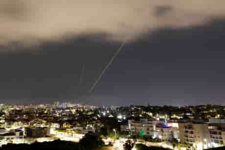 Israël avait prévenu qu'il riposterait après que l'Iran a tiré des centaines de missiles et de drones sur le territoire israélien au cours du week-end.