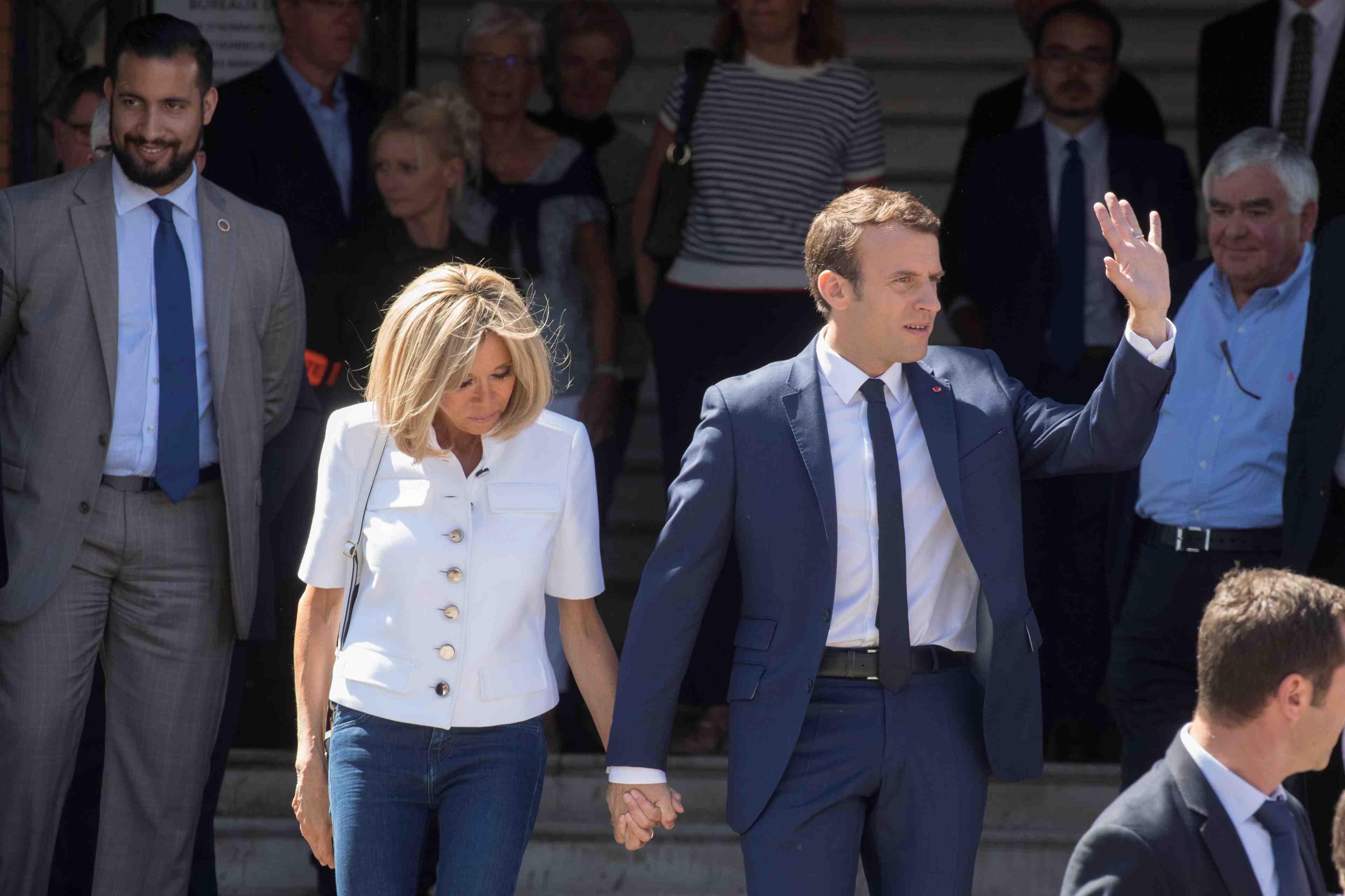 Macron au plus bas dans le barometre harris interactive