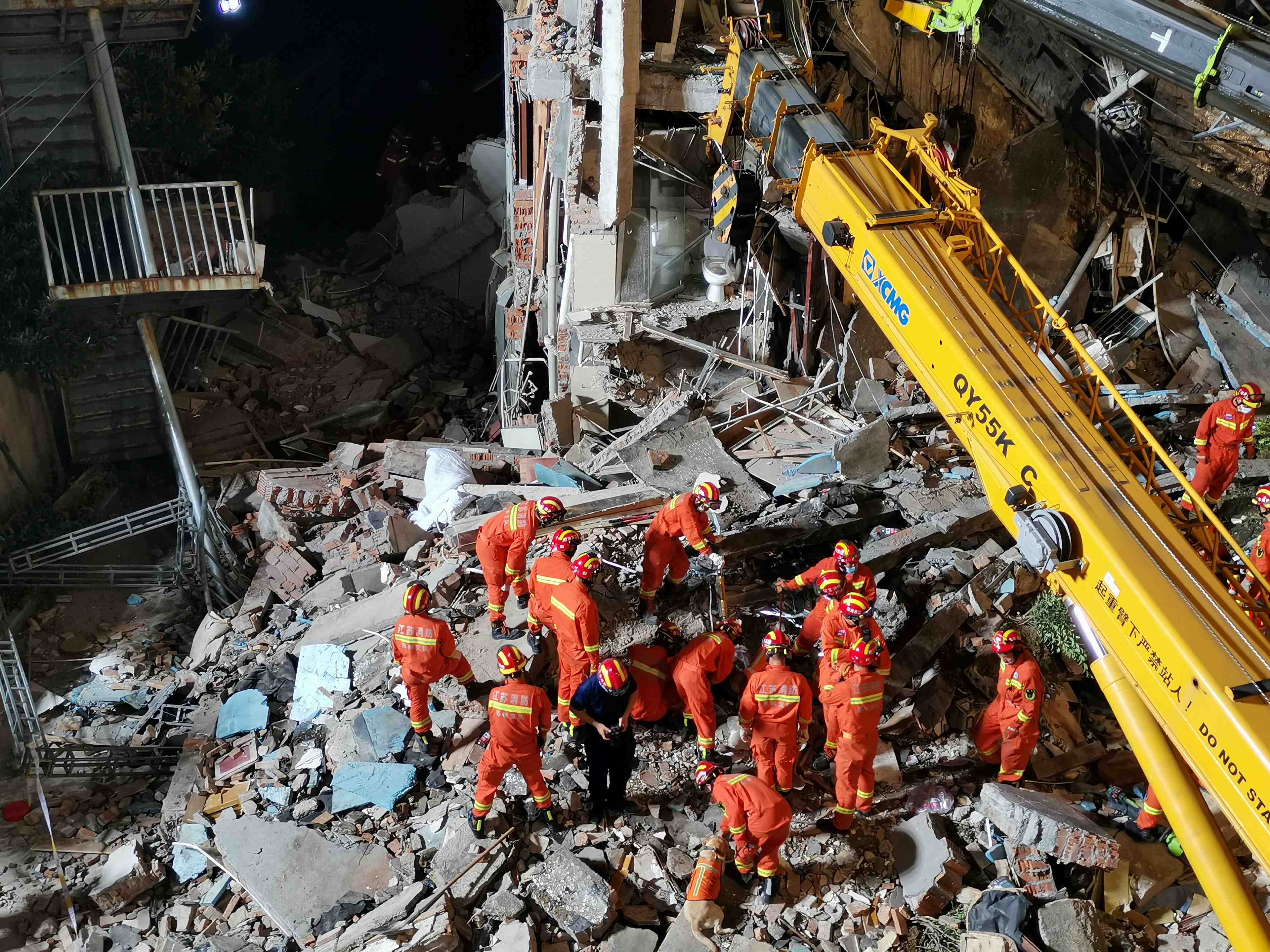 Chine: le bilan s'alourdit a 17 morts apres l'effondrement partiel d'un immeuble