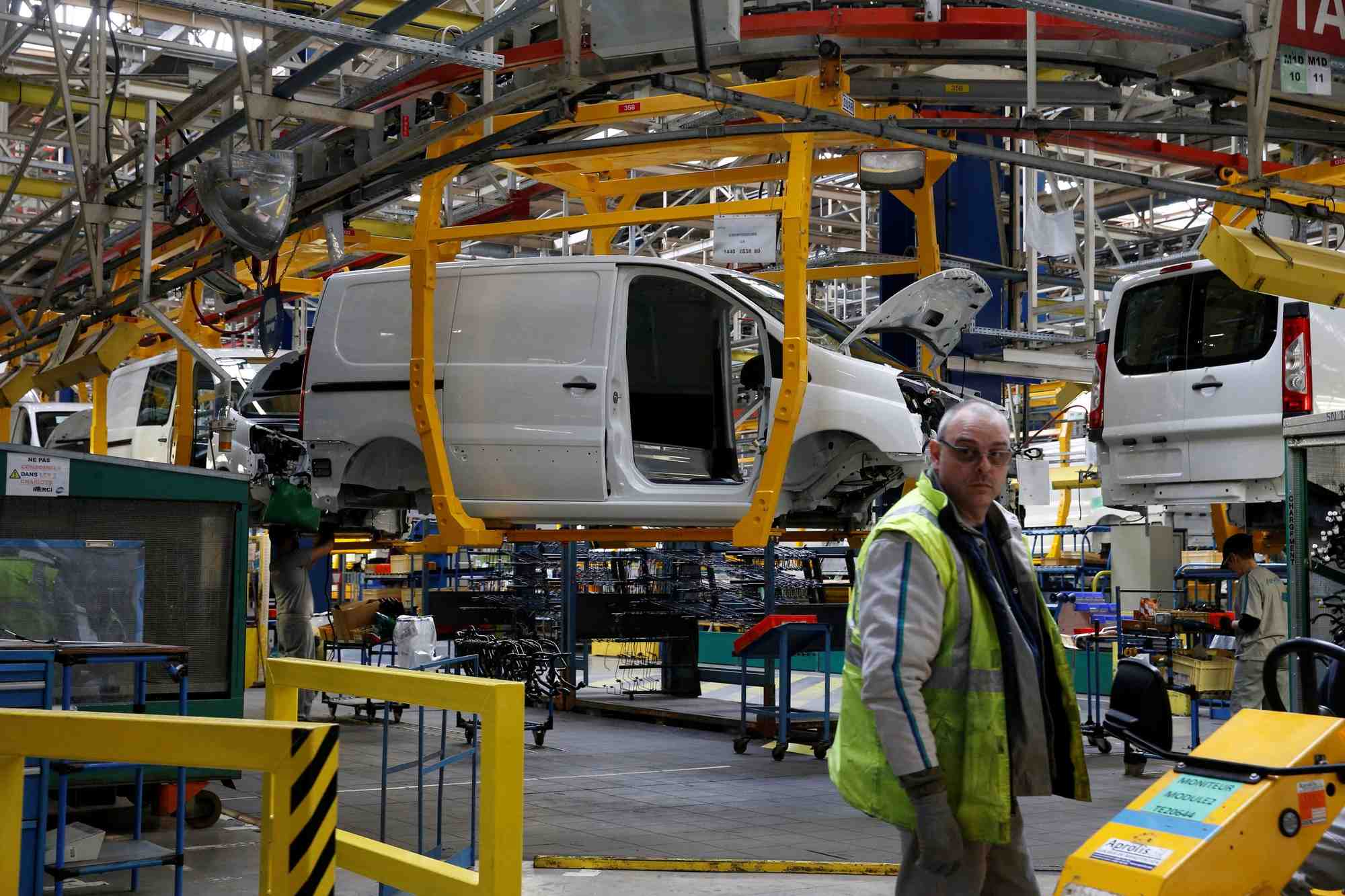 Le climat des affaires dans l'industrie depasse les attentes en juin