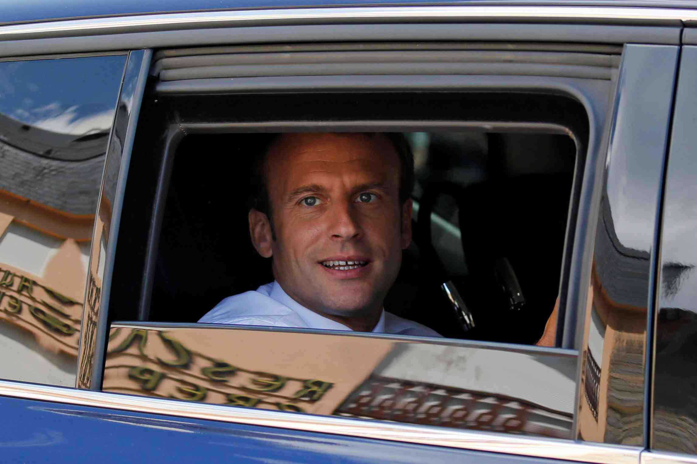 Macron n'entend pas "devier de strategie"
