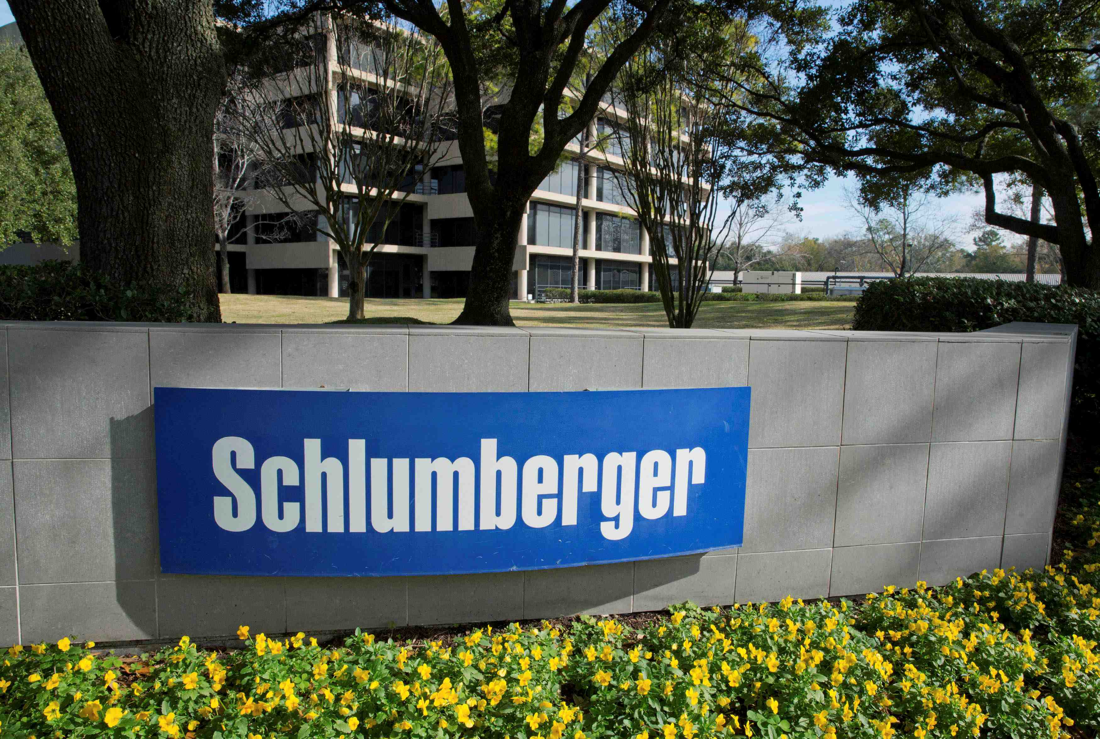 Schlumberger fait mieux que prevu, optimiste pour l'international