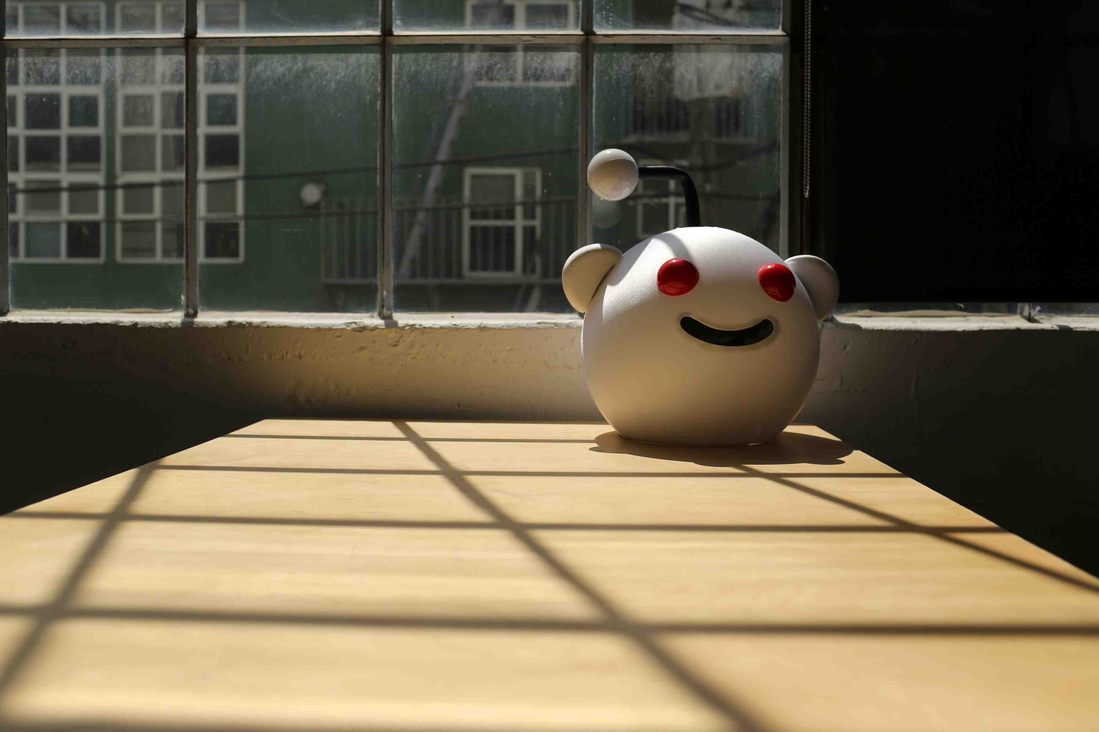 Le reseau social reddit leve 300 millions de dollars