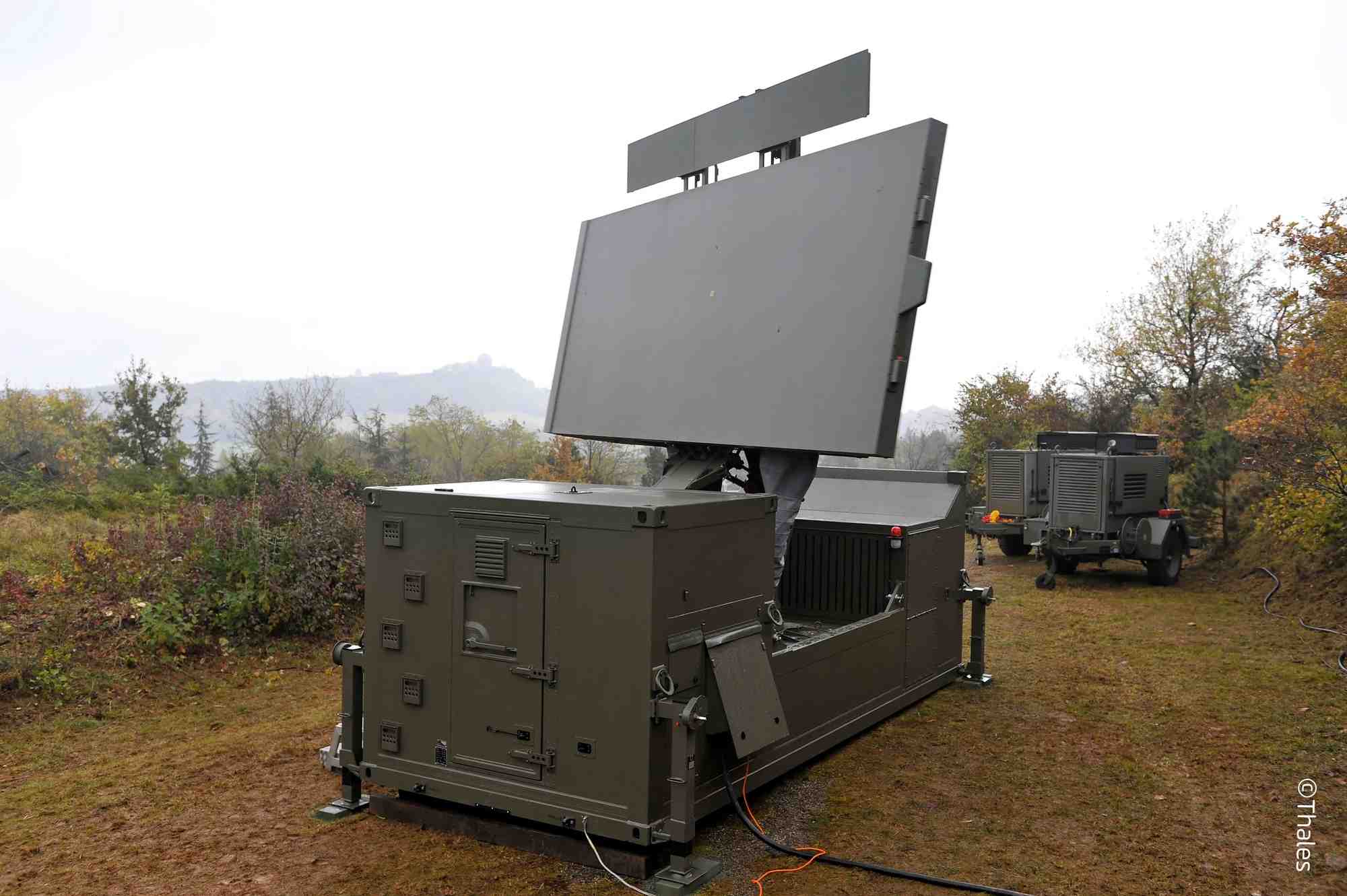 En rachetant la société Euro-Shelter, fabricant notamment de stations de radars mobiles, Toutenkamion a acquis dès le départ des compétences vis-à-vis de l’industrie d’armement.