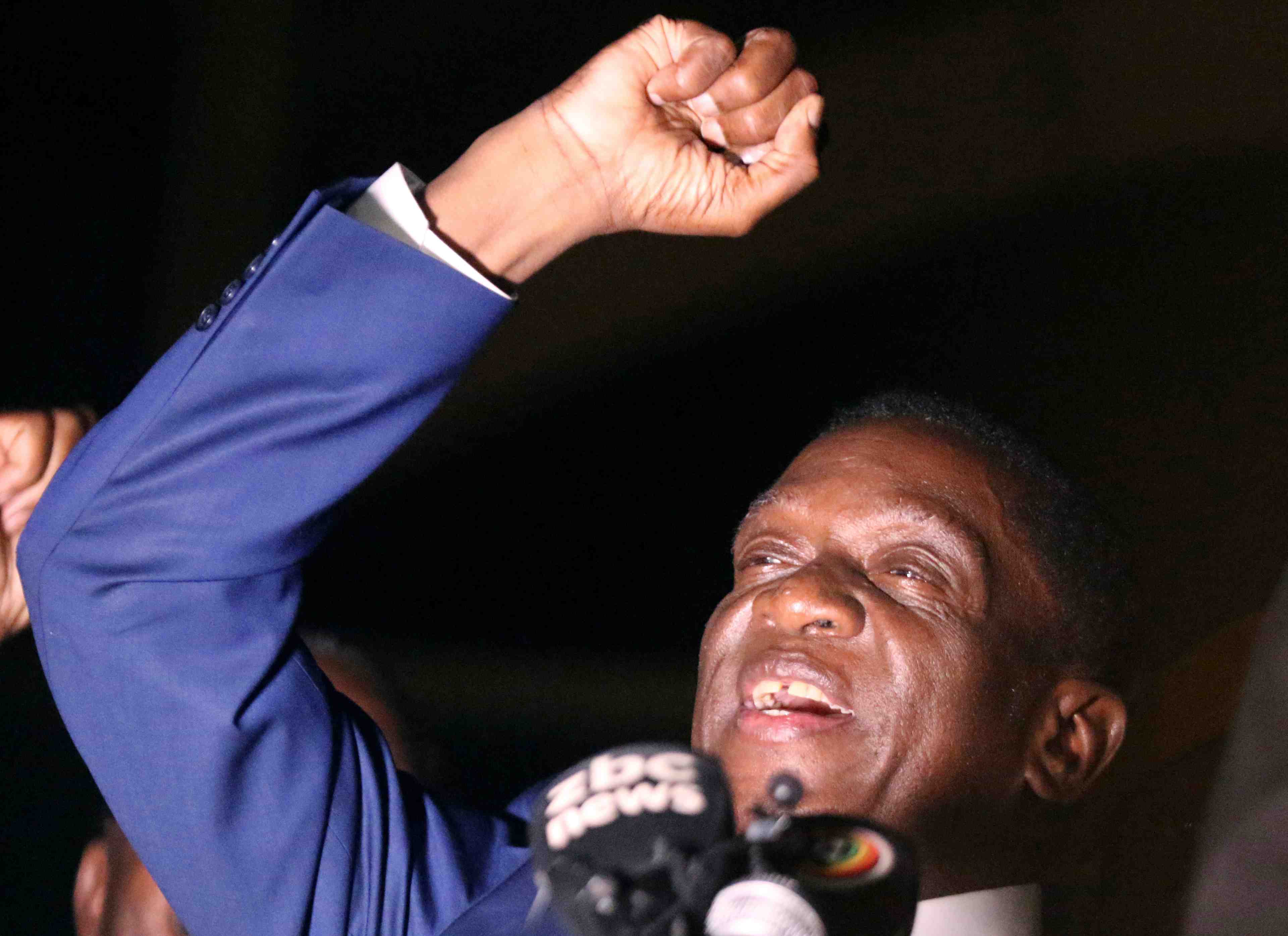 Mnangagwa promet d'assurer la securite de mugabe au zimbabwe