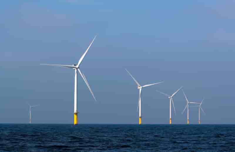 Macron confirme le lancement de six parcs eoliens en mer