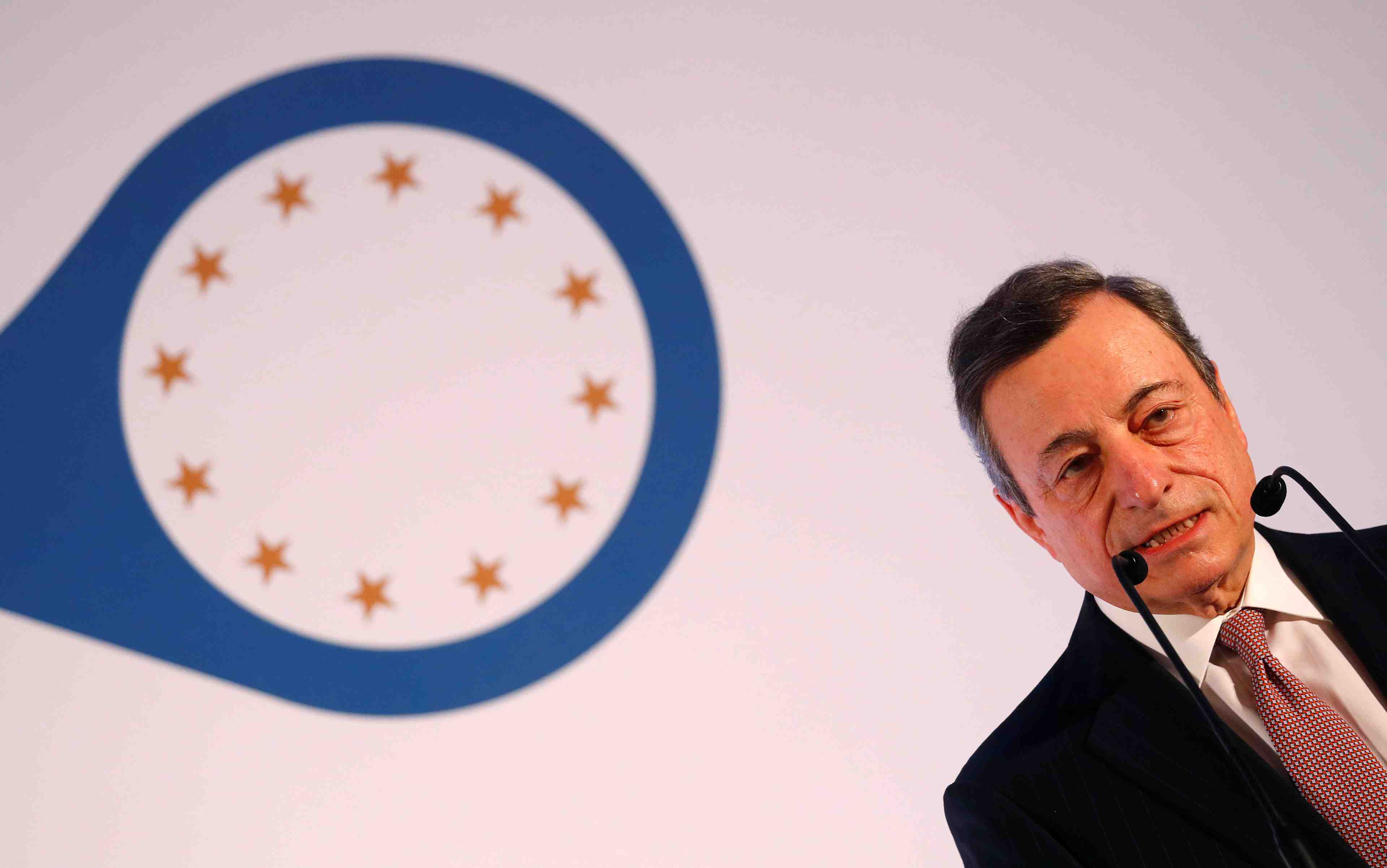Le marche sous-evalue le risque d'un brexit dur, selon draghi