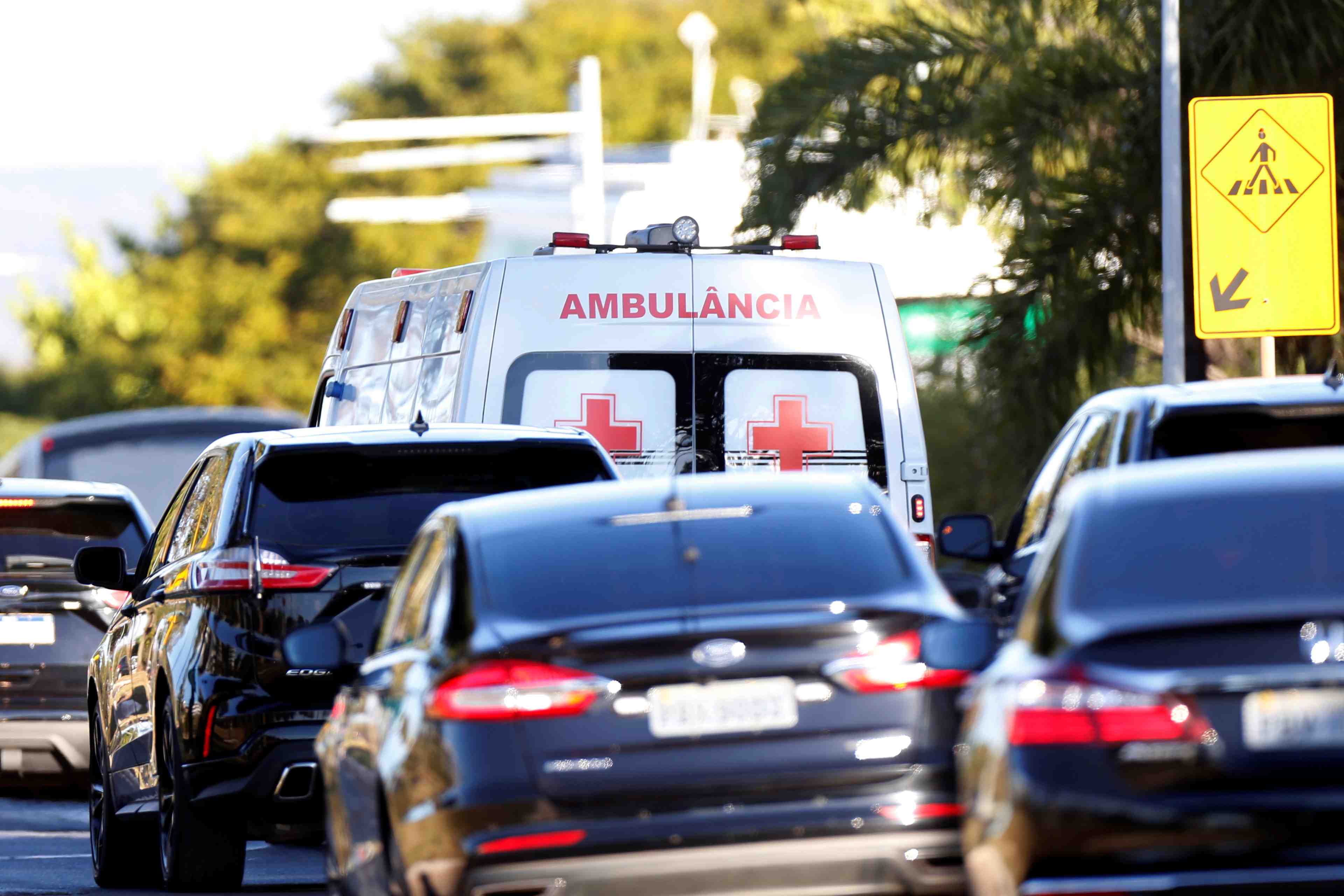Bresil: bolsonaro va mieux, pas de sortie de l'hopital programmee pour le moment