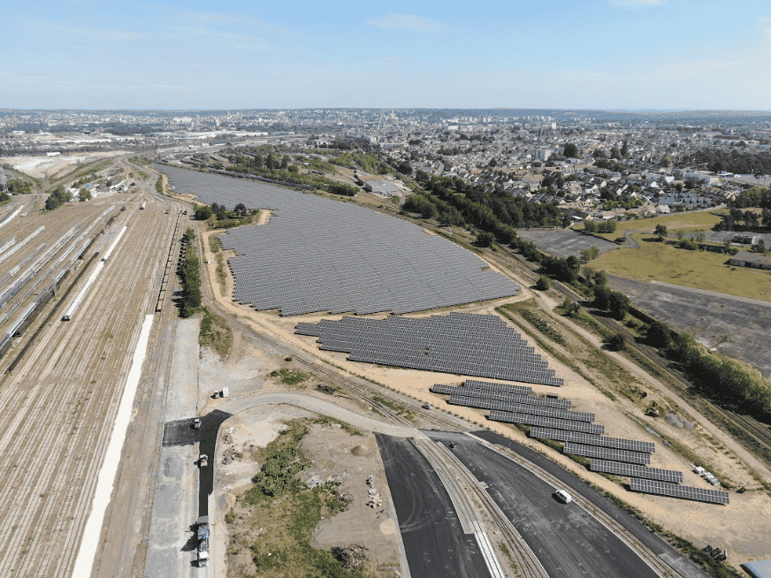 La SNCF a annoncé ce jeudi le lancement de sa nouvelle filiale "SNCF Renouvelables" qui va produire de l'énergie.