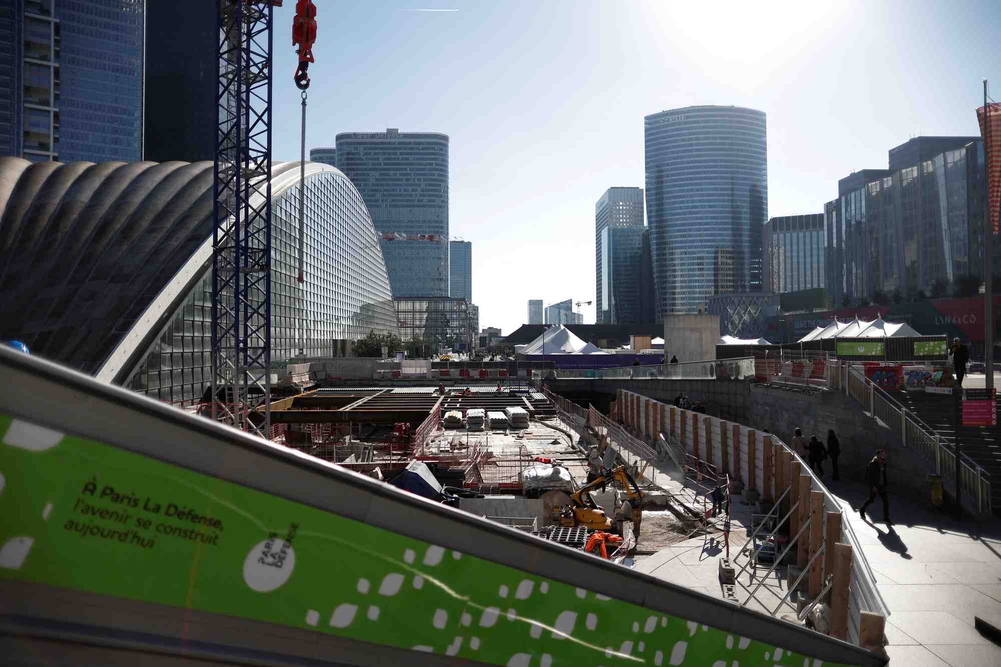 Gratte-ciel de bureaux dans le quartier d'affaires de la defense a paris