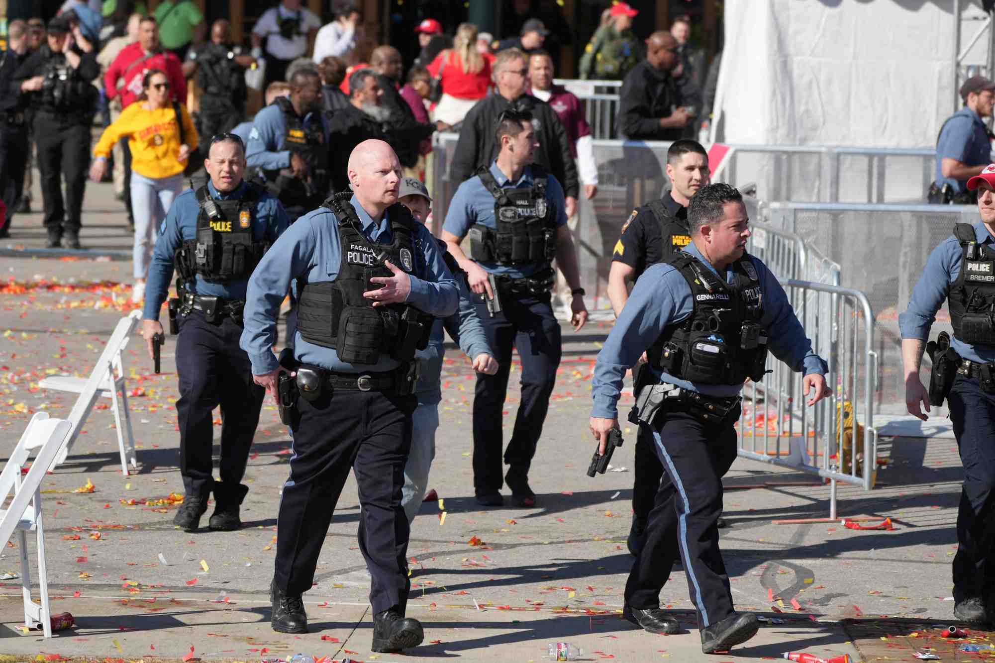 Patrouilles de police apres des coups de feu tires a kansas city