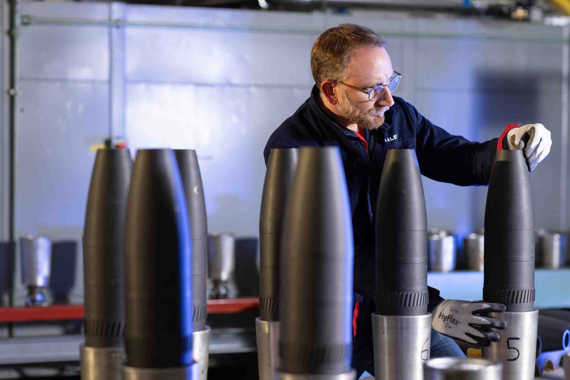 Robotisation accrue et recrutements seront nécessaires pour quadrupler en trois ans la production de munitions sur le site de Thalès France dans le Loiret.
