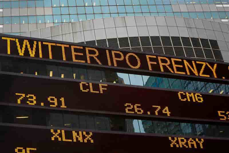 Twitter s'envole de 92% pour ses débuts boursiers