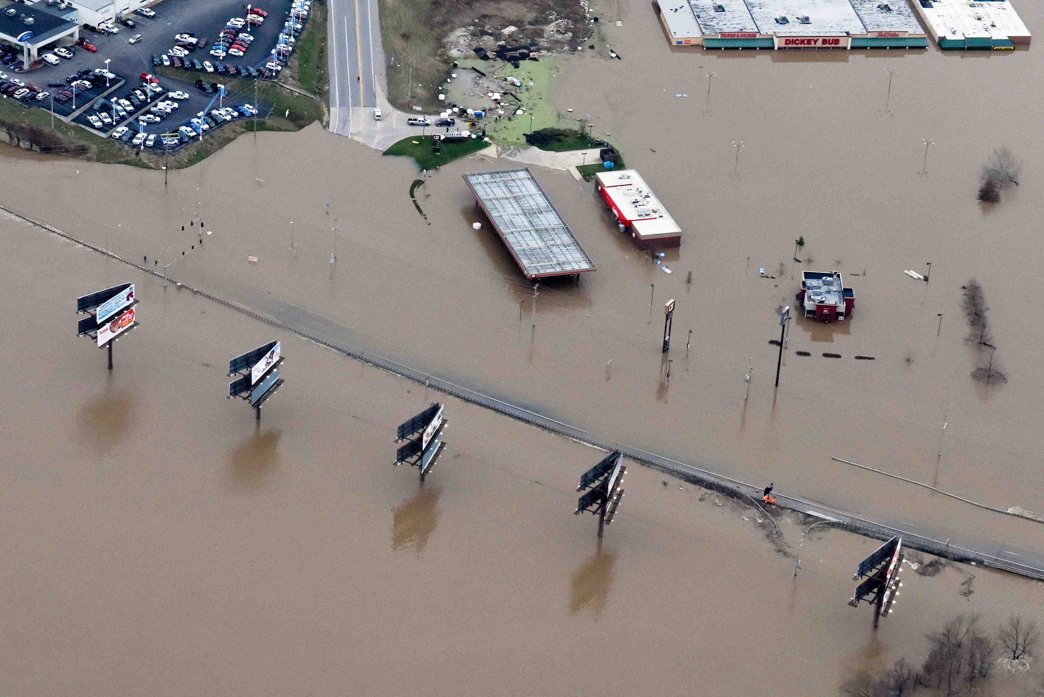 Le bilan des inondations aux usa porte a 27 morts