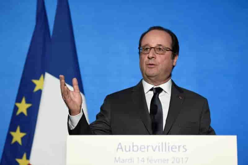 Hollande denonce ceux qui veulent faire passer les pauvres pour des assistes