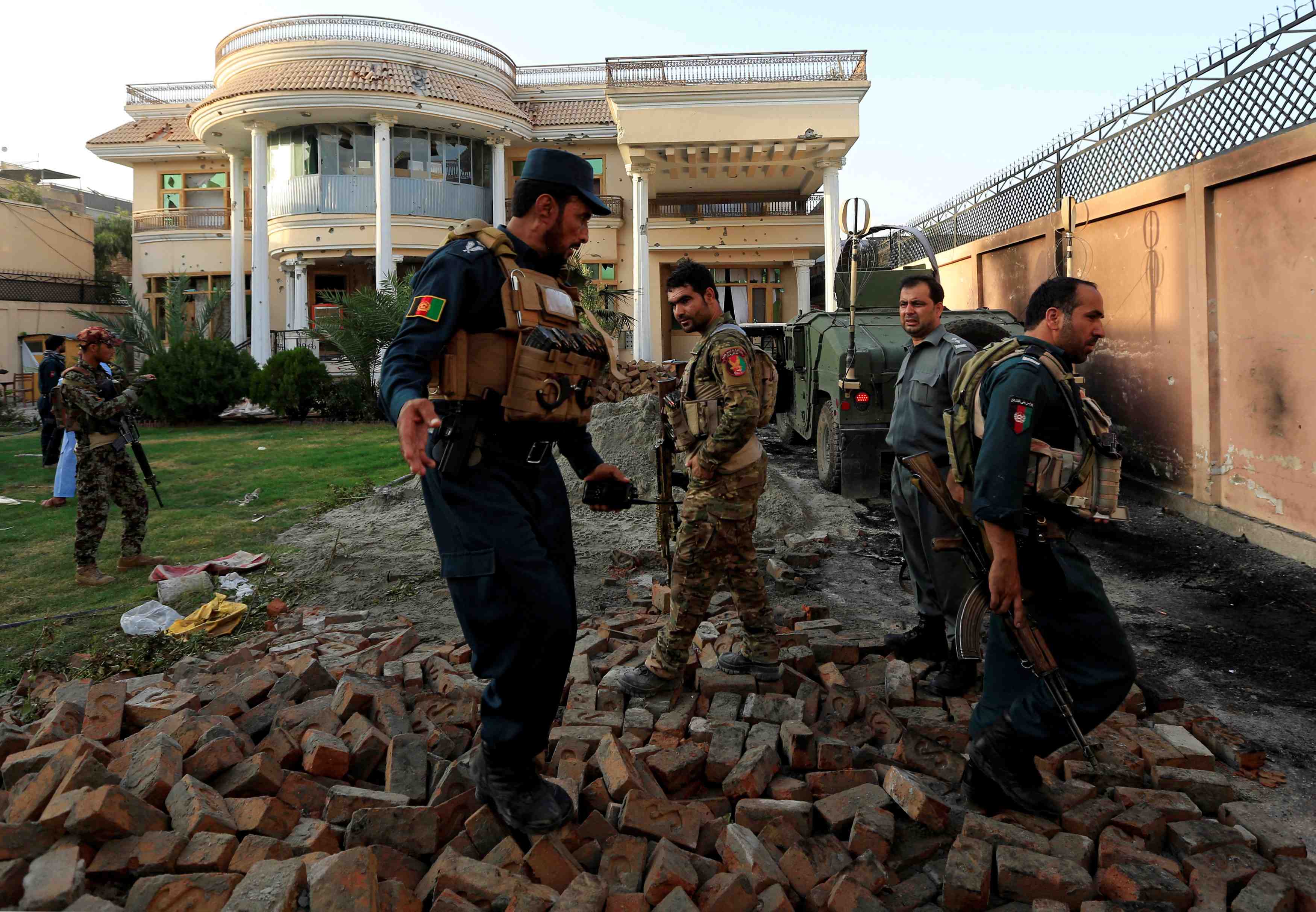 Afghanistan: trois morts dans un attaque contre une ecole de sages-femmes