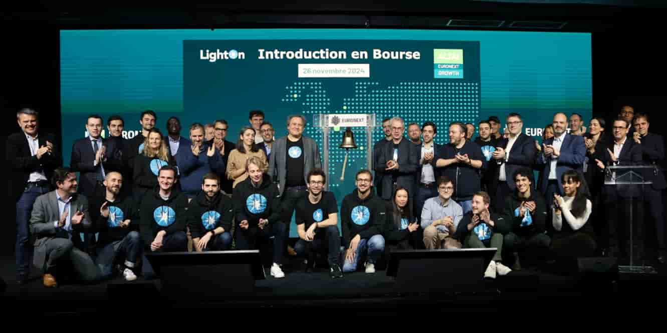 Les équipes de LightOn lors de l'introduction à Euronext Growth Paris mardi 26 novembre.