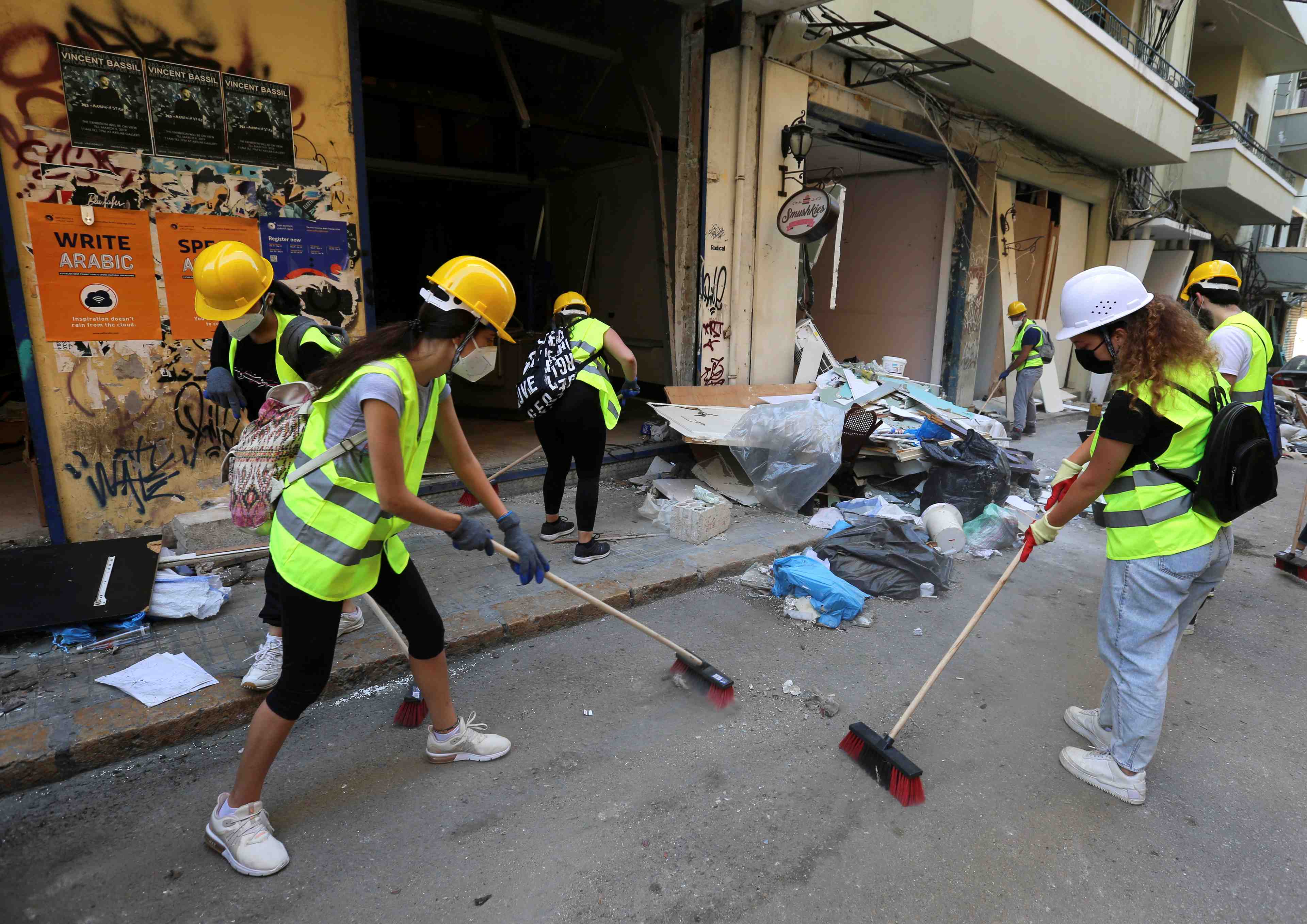 A beyrouth, ville devastee, les libanais face a une "impossible reconstruction"