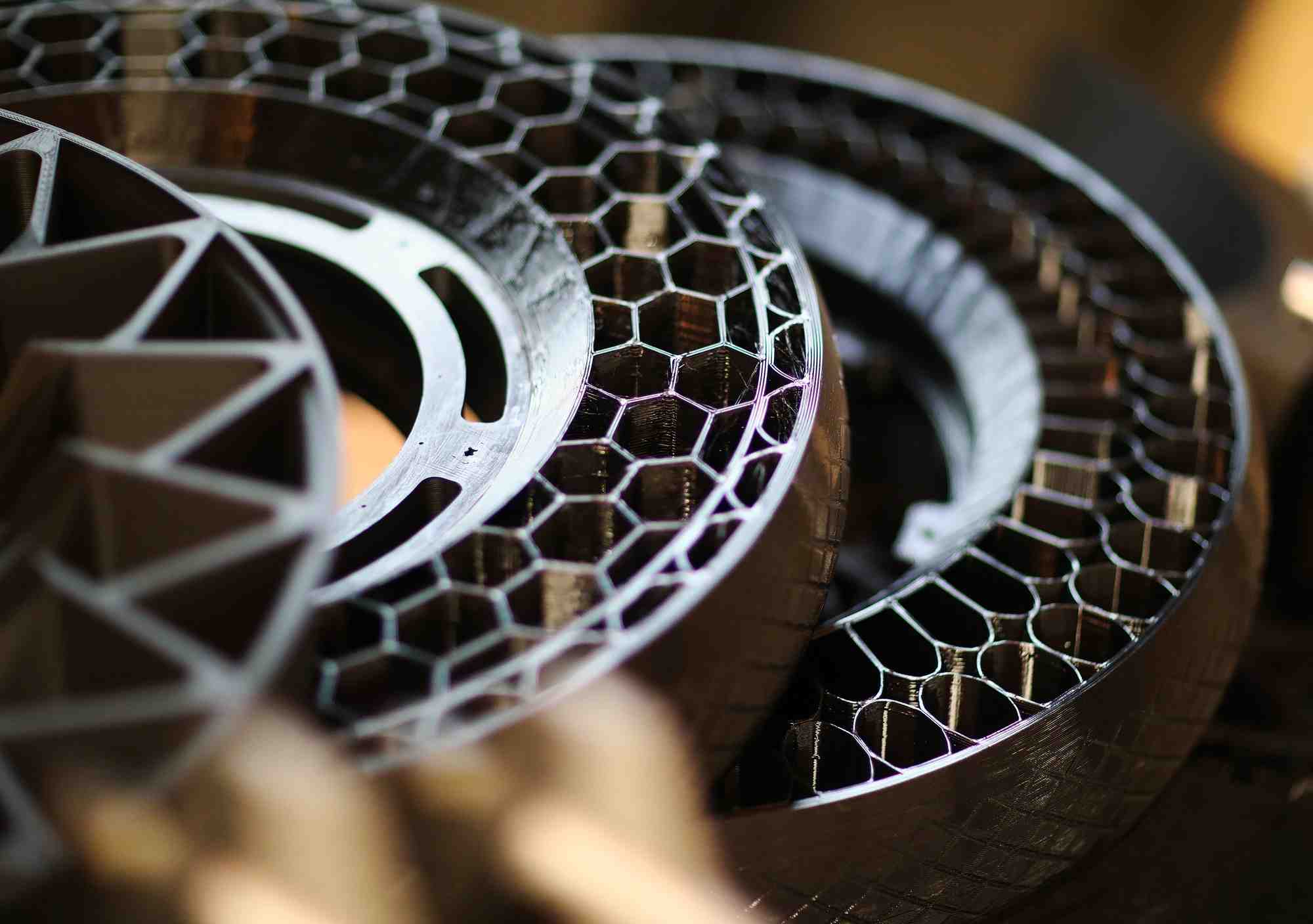 Roues imprimees en 3d de la moto electrique nera du fabricant allemand d'imprimantes 3d bigrep