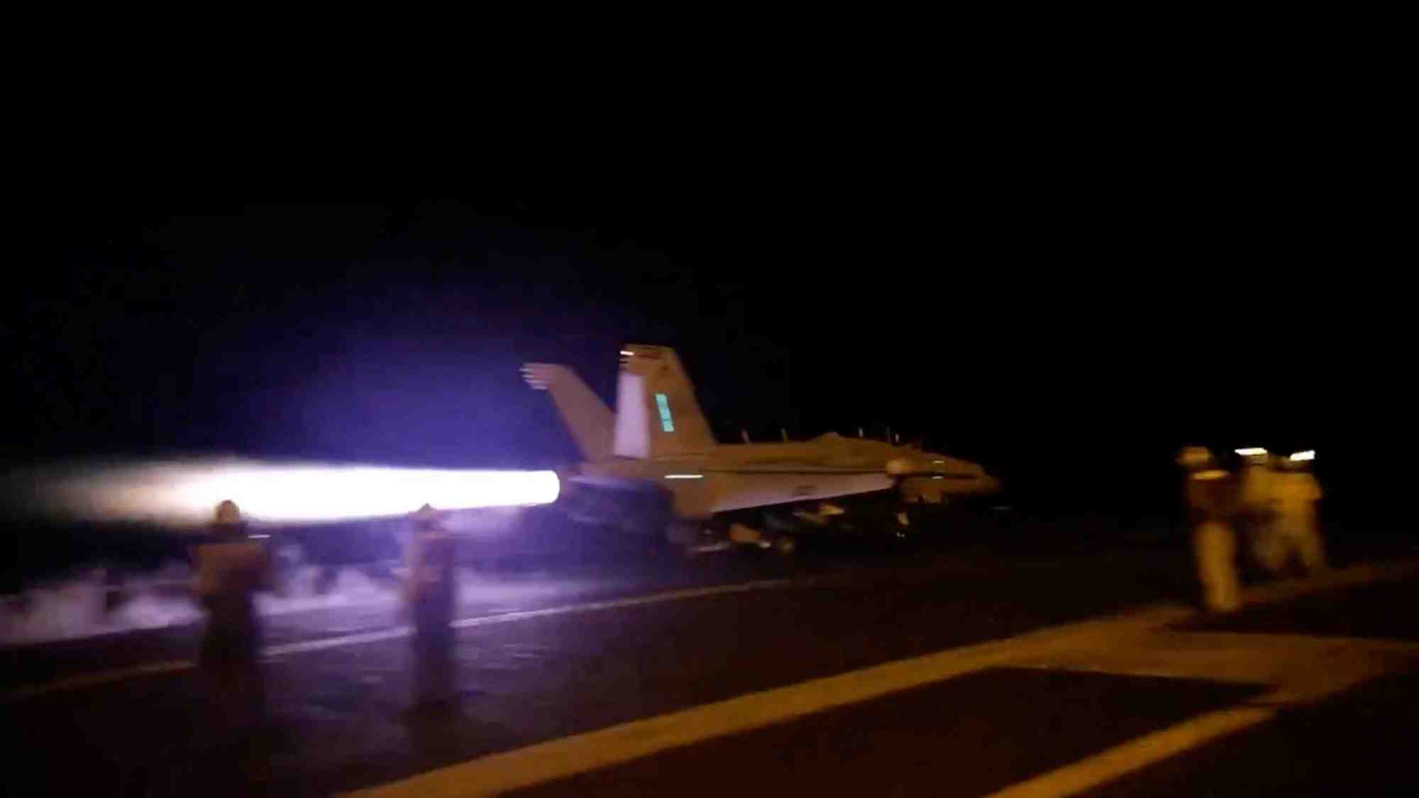 Un avion rejoint la coalition dirigee par les etats-unis dans le cadre de frappes au yemen