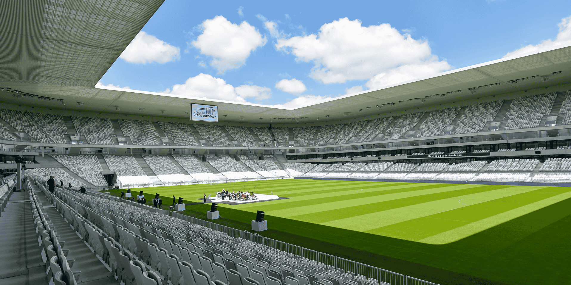 Les Girondins de Bordeaux joueront-ils leurs matchs de National 2 au Matmut Atlantique ? C'est un paramètre décisif dans leur survie à court terme.