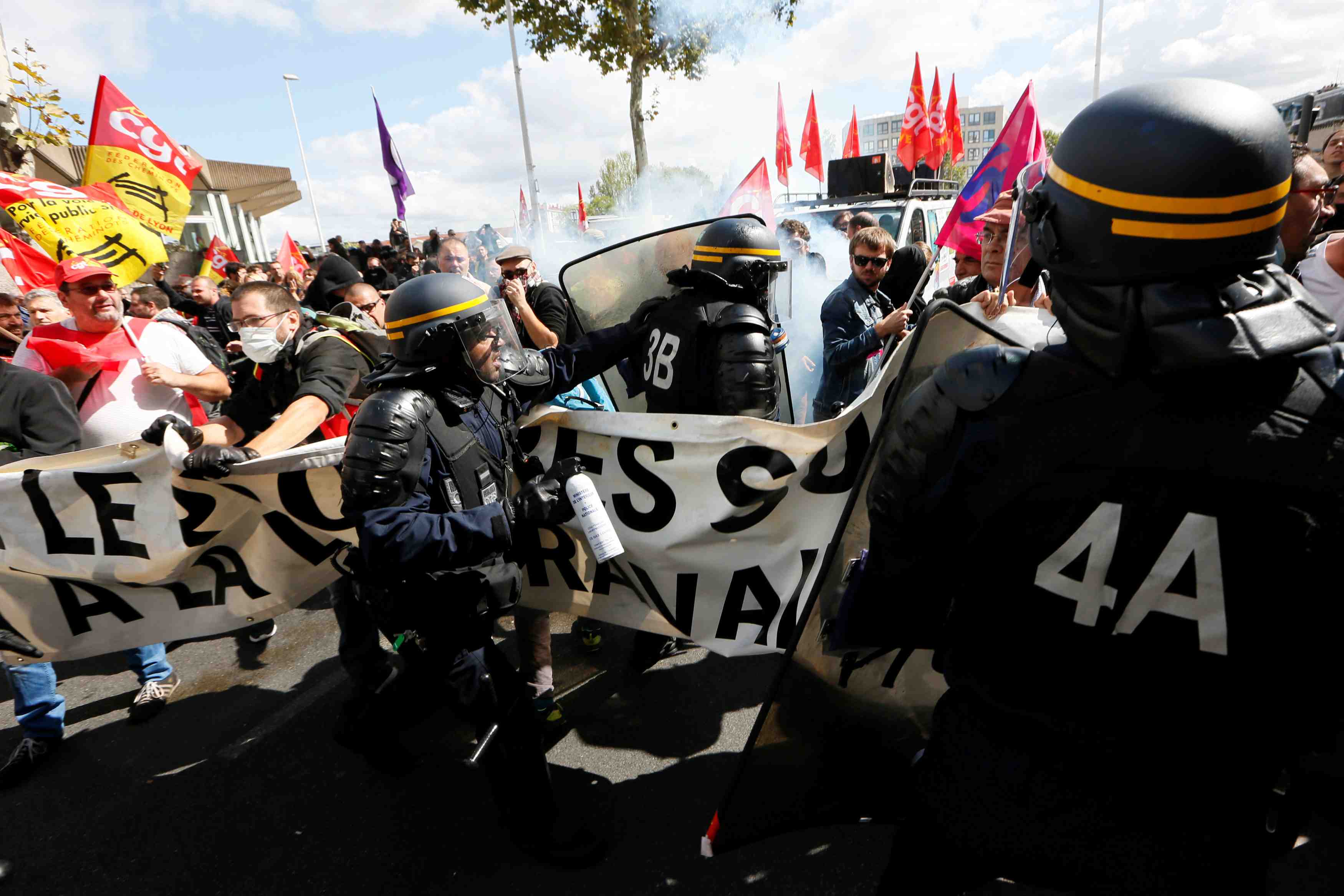 Incidents a paris et lyon dans les manifestations
