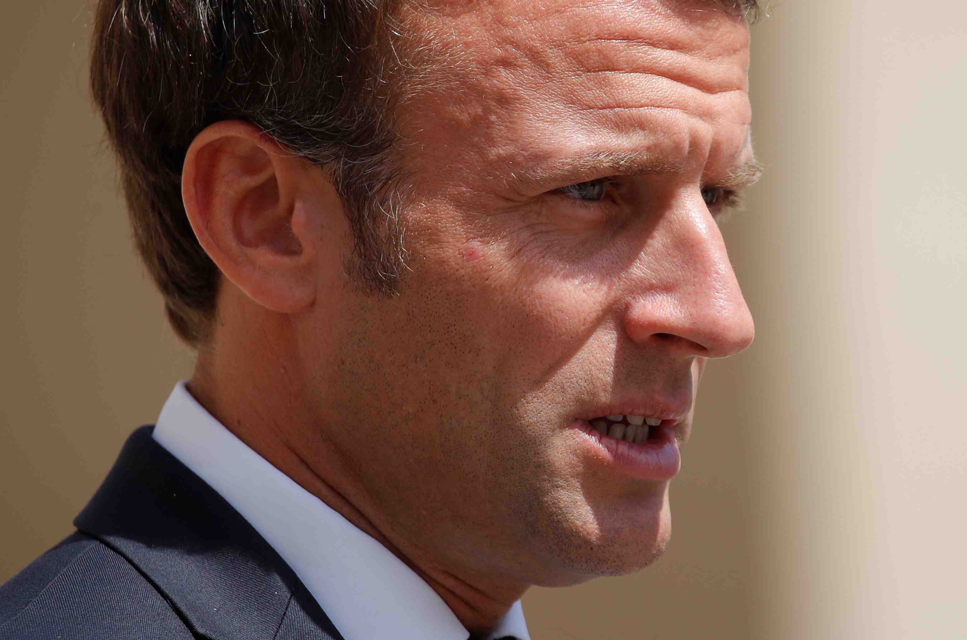 Macron felicite johnson, souhaite "au plus vite" travailler avec lui
