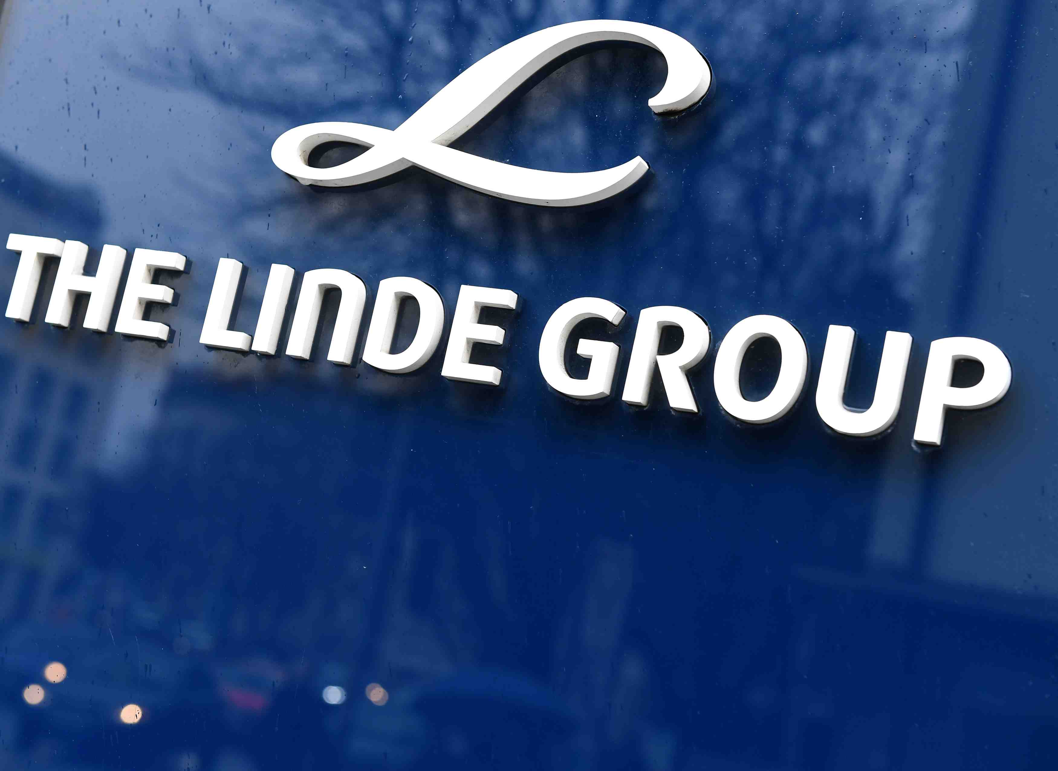 Linde releve a nouveau sa prevision de resultat