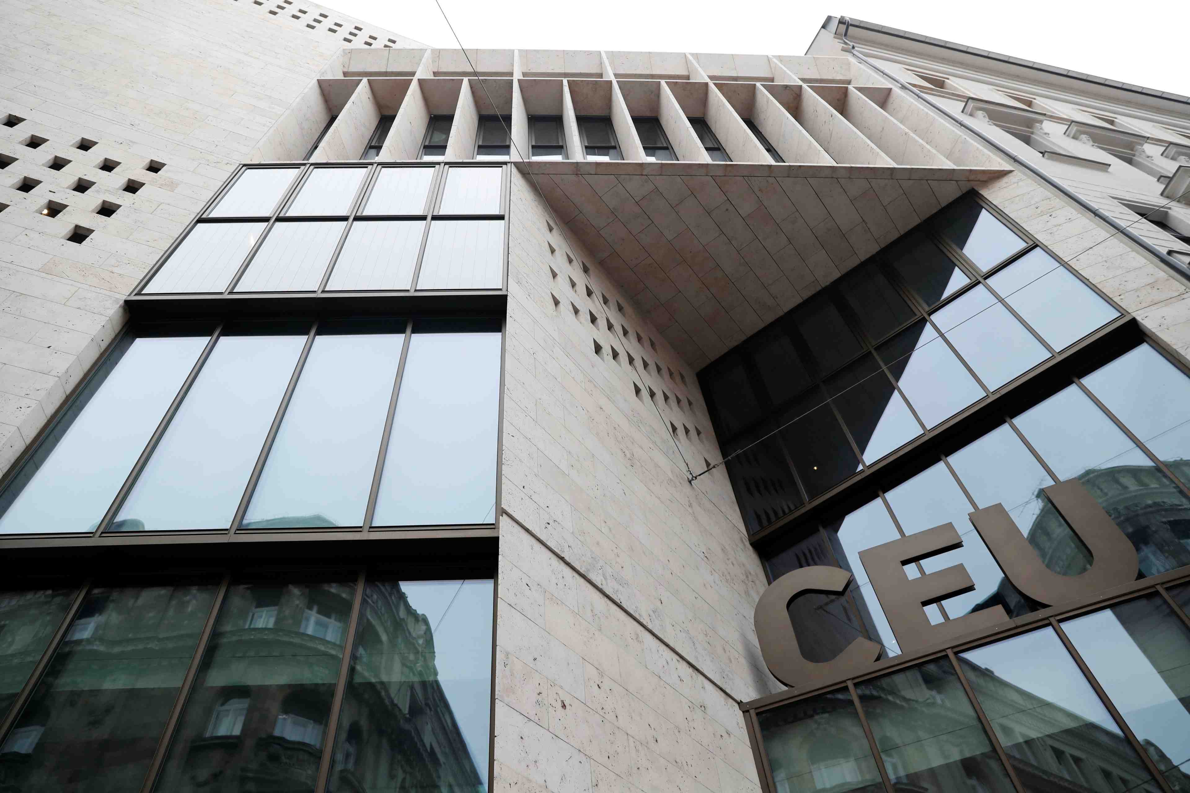 L'universite de george soros forcee de quitter la hongrie